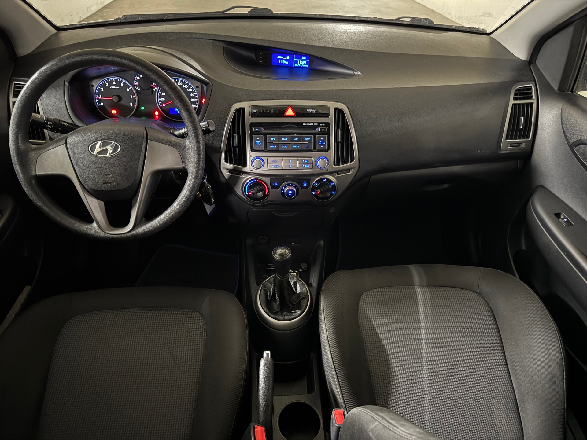 HYUNDAI i20 1.2 Comfort 2-Hand-image-9