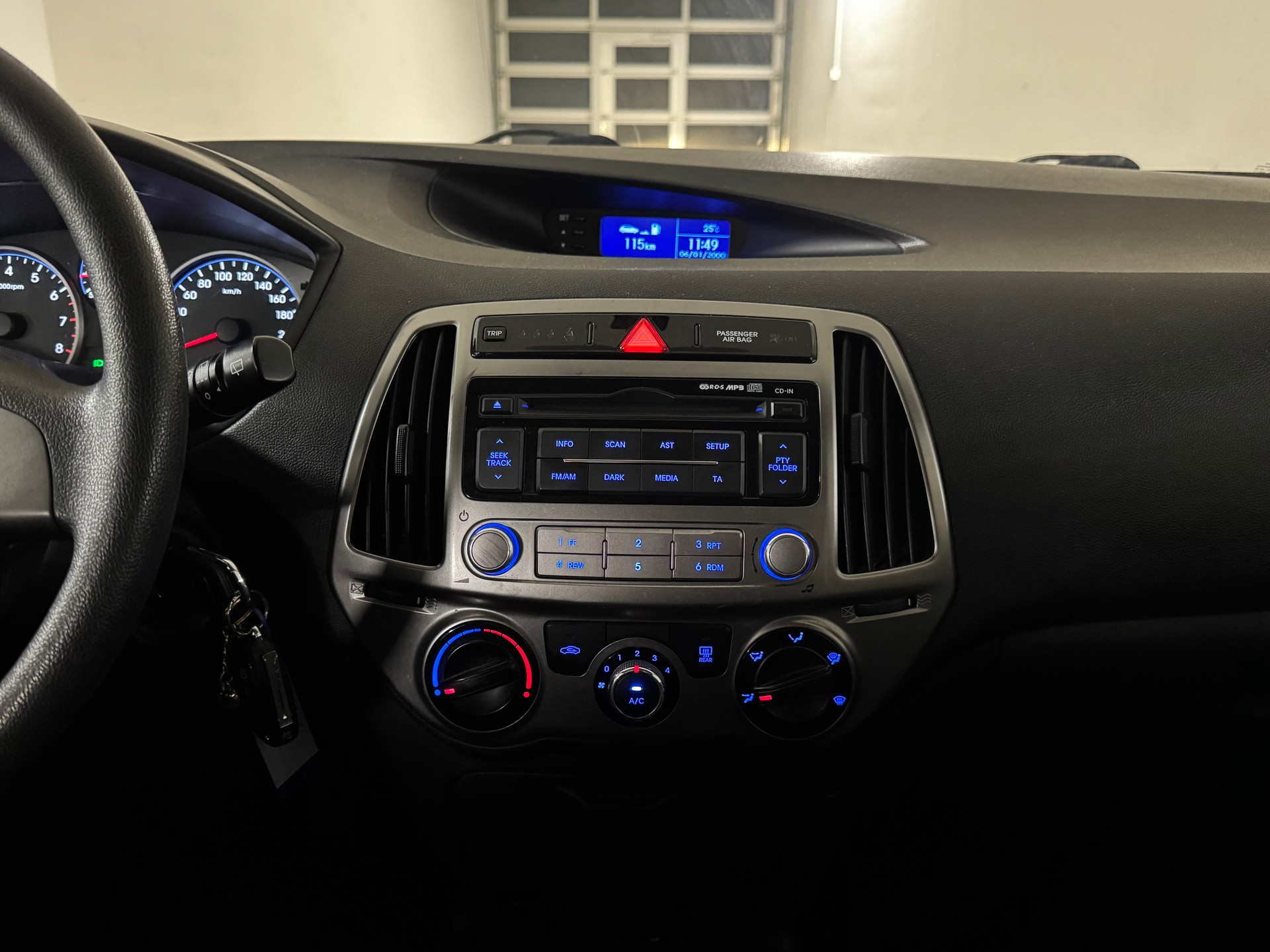 HYUNDAI i20 1.2 Comfort 2-Hand-image-12