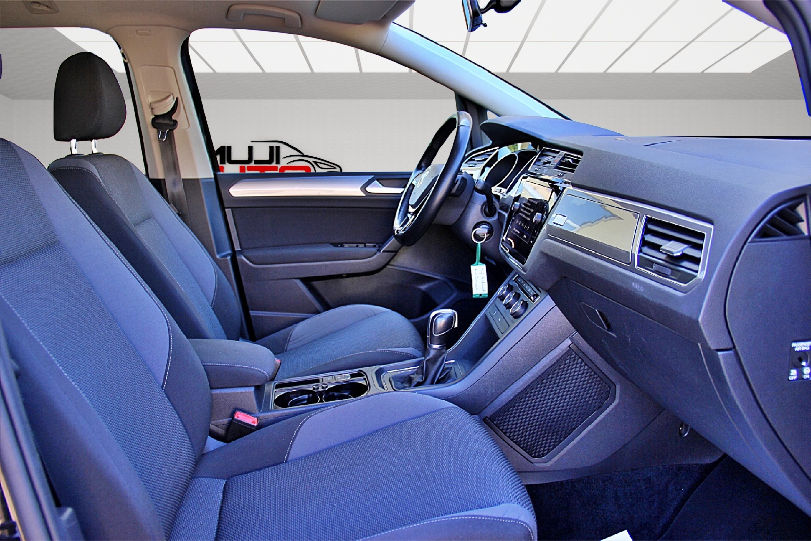 VW Touran 1.6 TDI BlueMotion Technology Trendline DSG-image-13