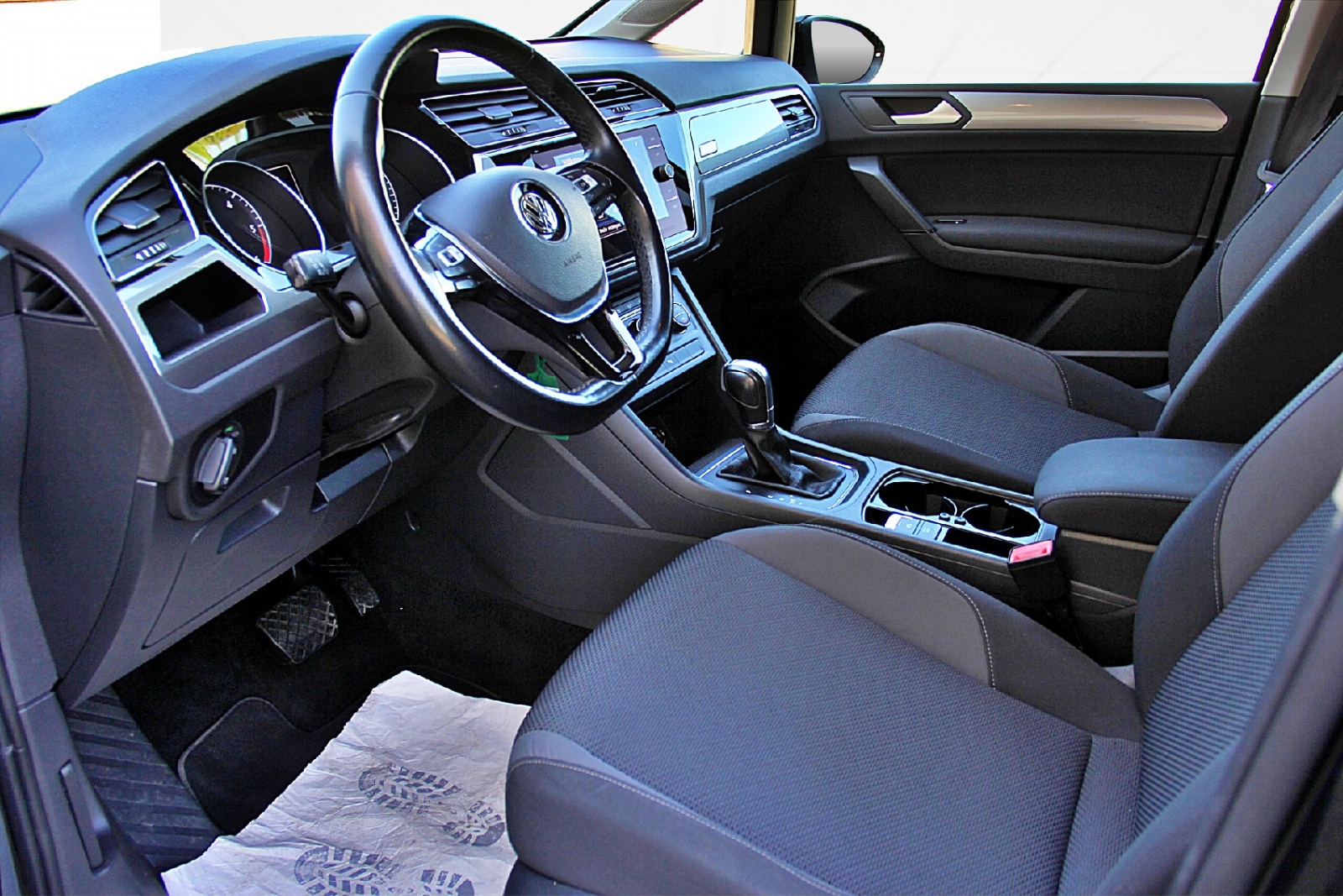 VW Touran 1.6 TDI BlueMotion Technology Trendline DSG-image-8