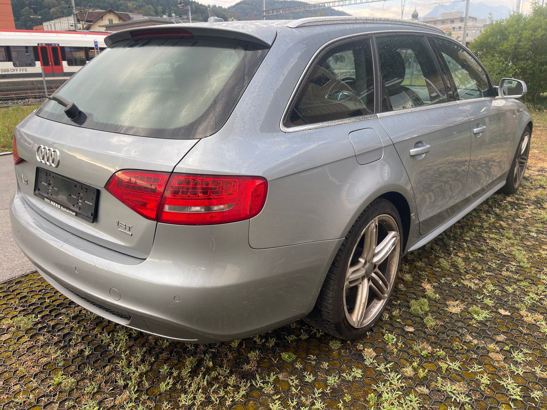 AUDI A4 Avant 1.8 TFSI quattro-image-4