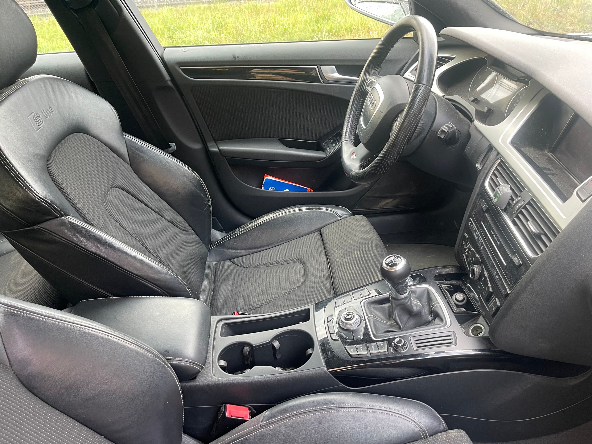 AUDI A4 Avant 1.8 TFSI quattro-image-9