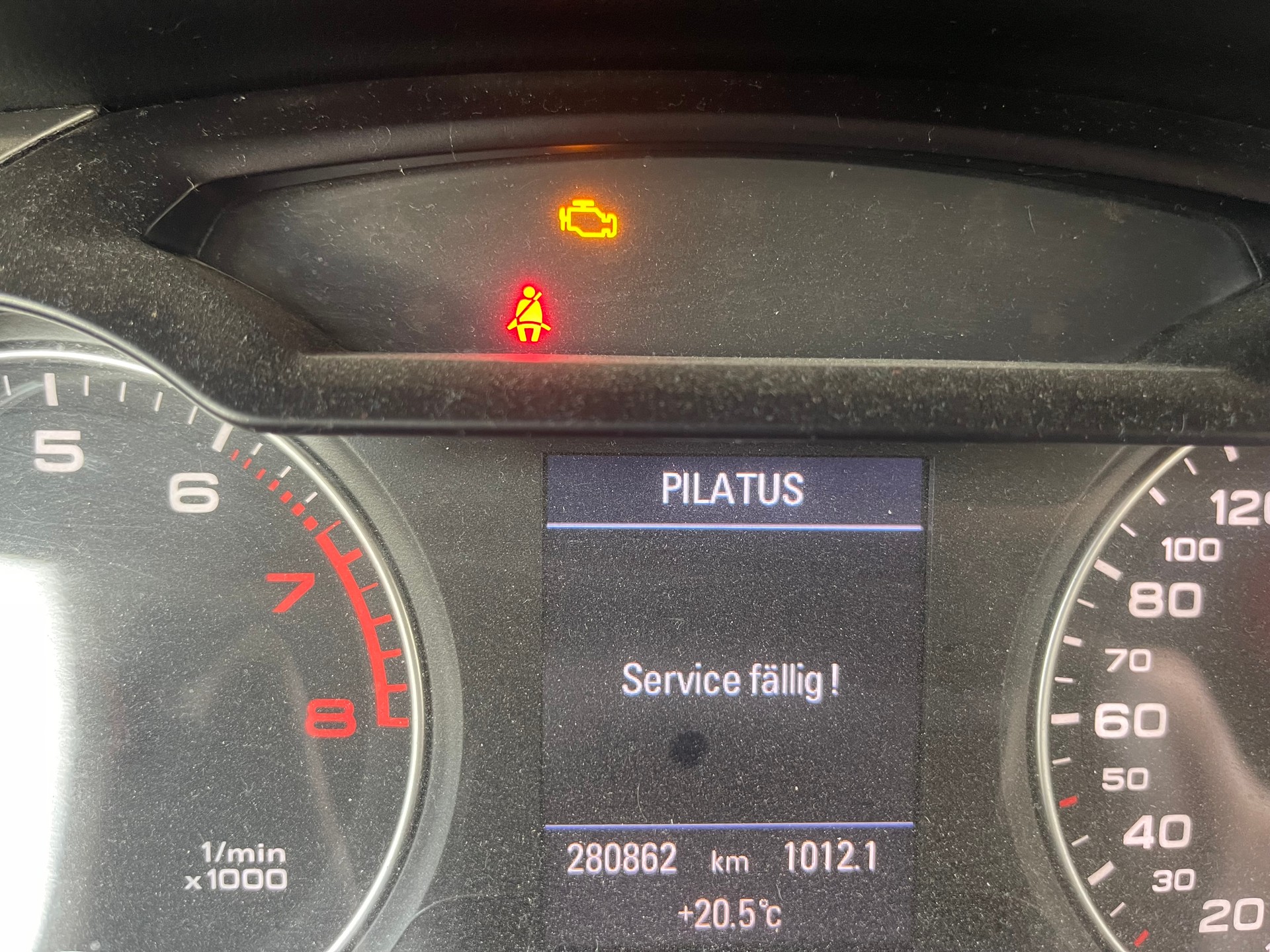 AUDI A4 Avant 1.8 TFSI quattro-image-11