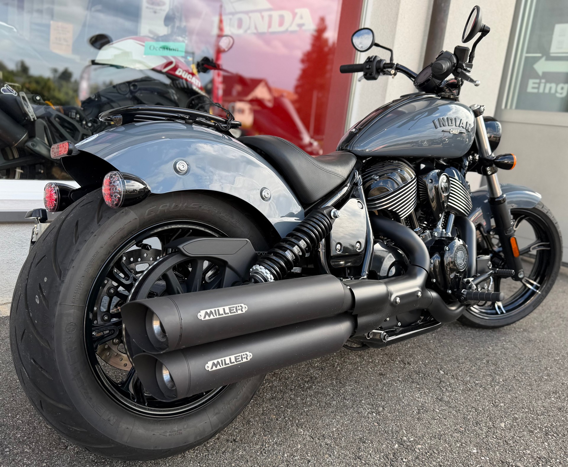 INDIAN Chief-showroom-element-3