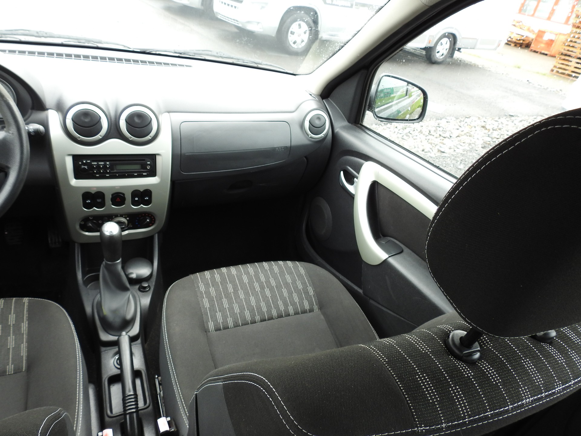 DACIA Logan 1.6 16V E85 Blackline-image-18