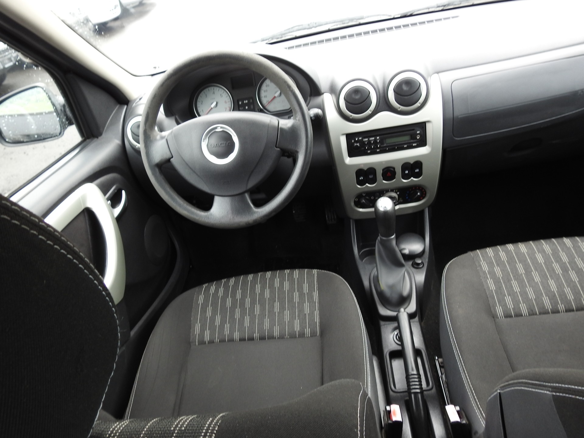 DACIA Logan 1.6 16V E85 Blackline-image-19
