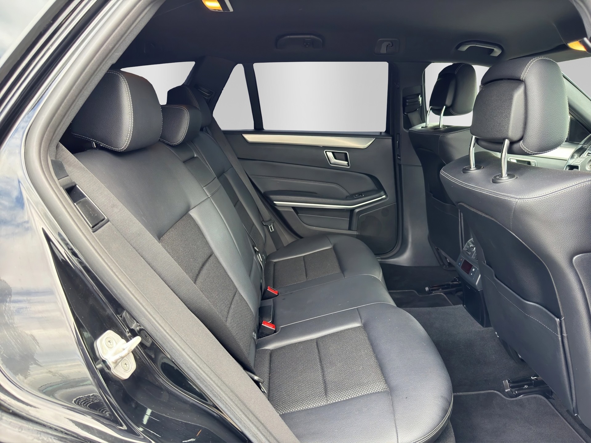 MERCEDES-BENZ E 250 BlueTEC Avantgarde 9G-Tronic-image-14