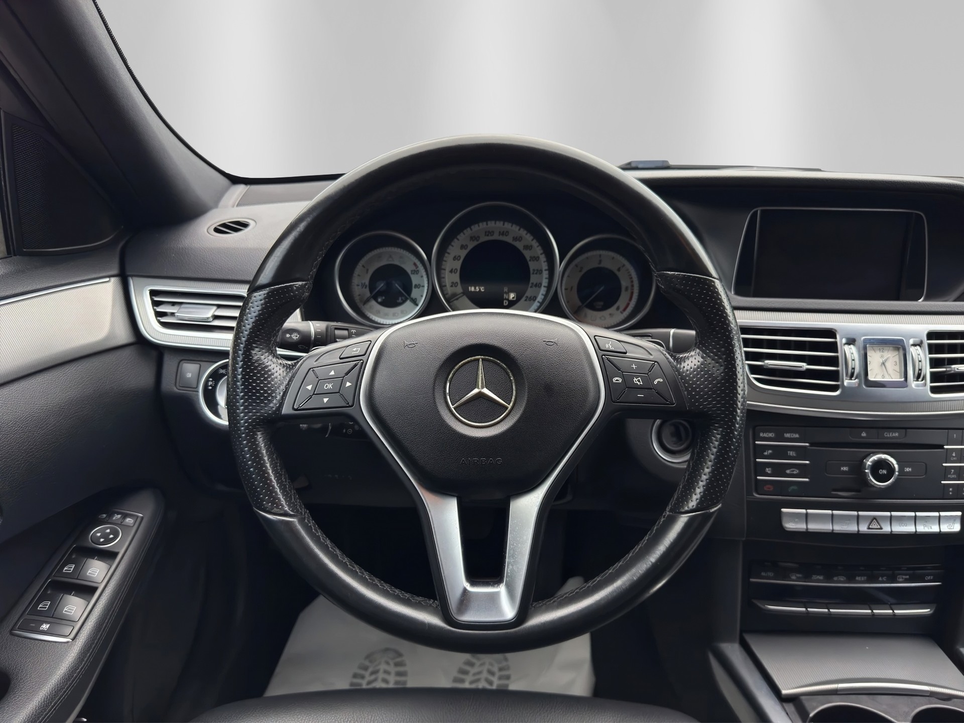MERCEDES-BENZ E 250 BlueTEC Avantgarde 9G-Tronic-image-9