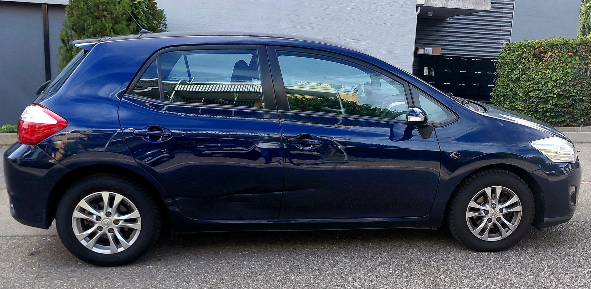 TOYOTA Auris 1.8 16V HSD Linea Luna-image-2