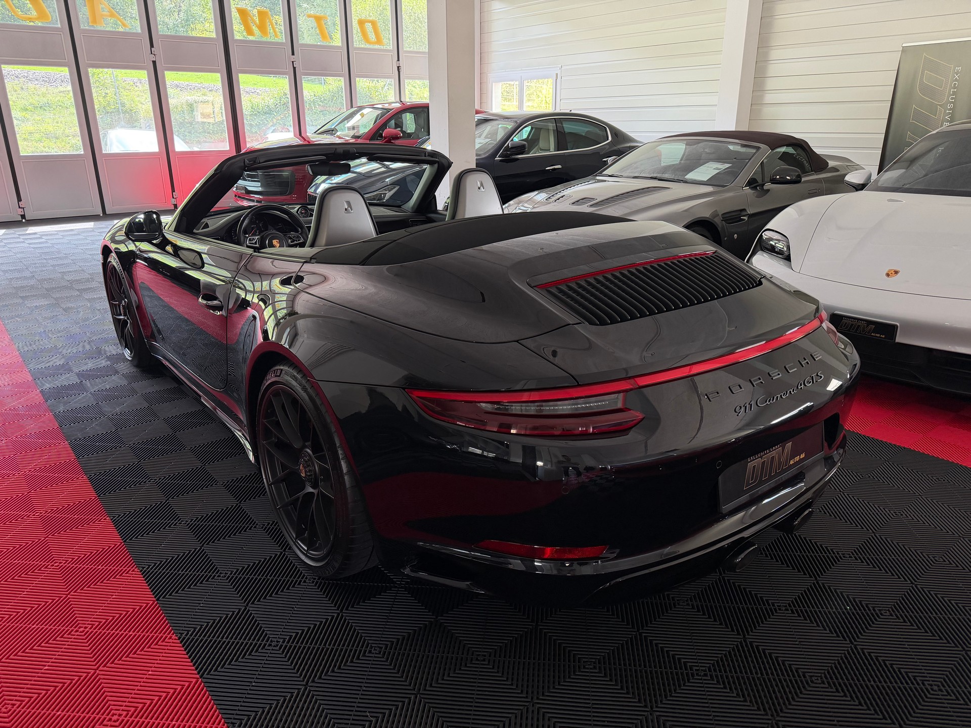 PORSCHE 911 Carrera 4 GTS Cabrio-image-2