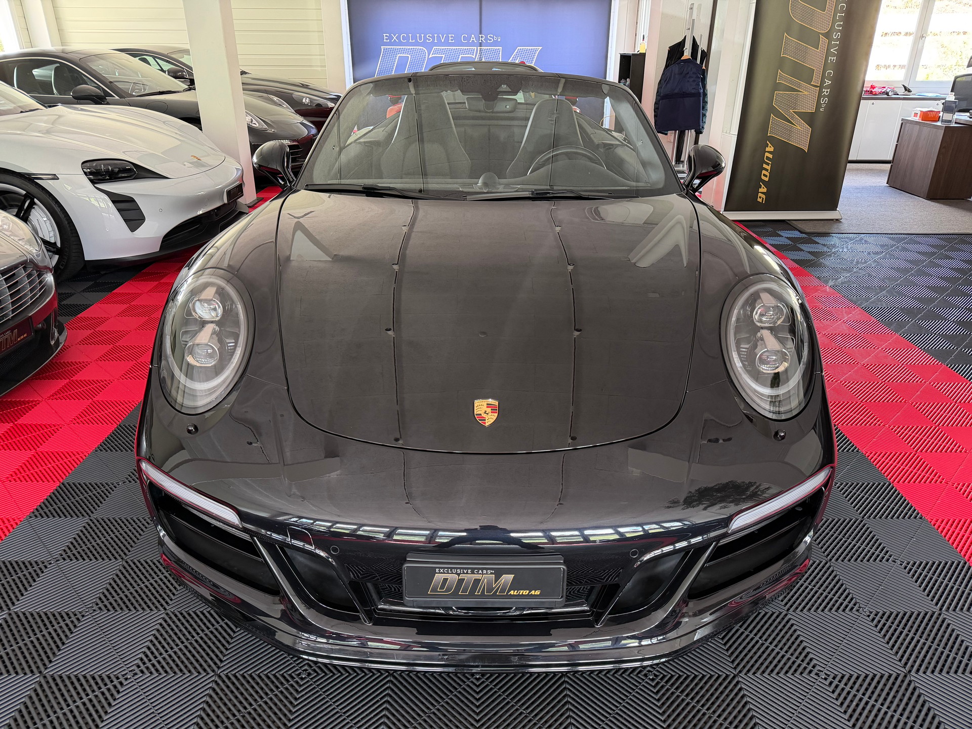 PORSCHE 911 Carrera 4 GTS Cabrio-image-6