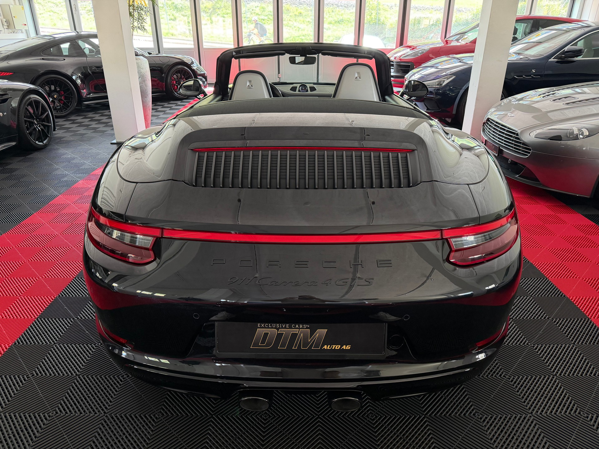 PORSCHE 911 Carrera 4 GTS Cabrio-image-3