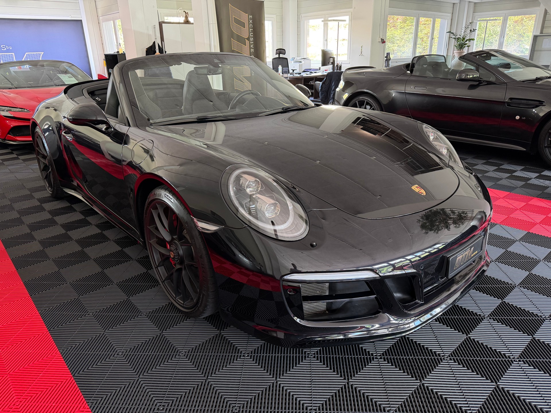 PORSCHE 911 Carrera 4 GTS Cabrio-image-5