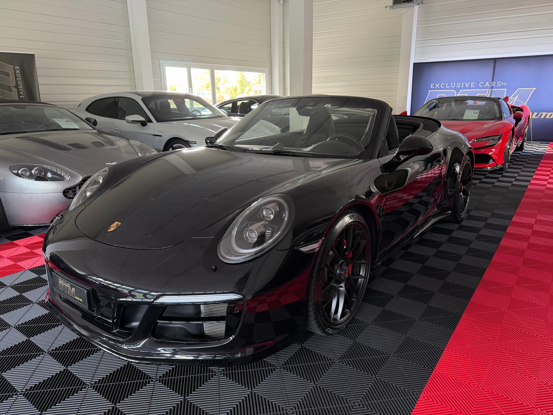 PORSCHE 911 Carrera 4 GTS Cabrio-image-0
