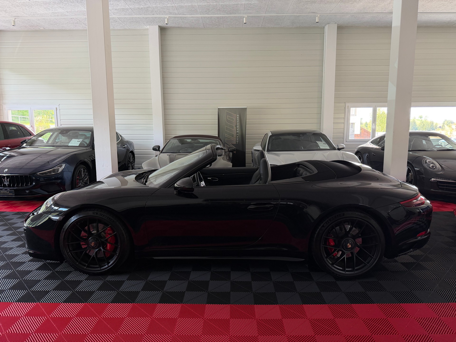 PORSCHE 911 Carrera 4 GTS Cabrio-image-1