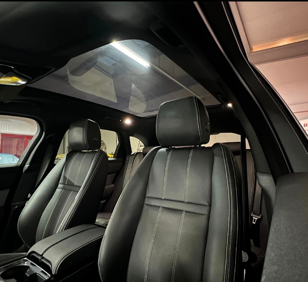 LAND ROVER 2.0 D I4 200 R-Dynamic SE-image-3