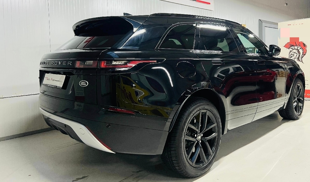 LAND ROVER 2.0 D I4 200 R-Dynamic SE-image-2
