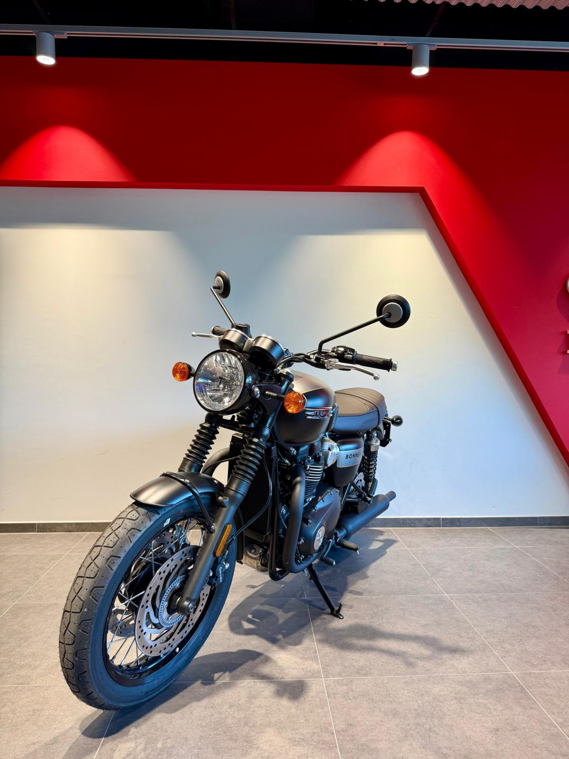 TRIUMPH Bonneville T120 Black Gold Line