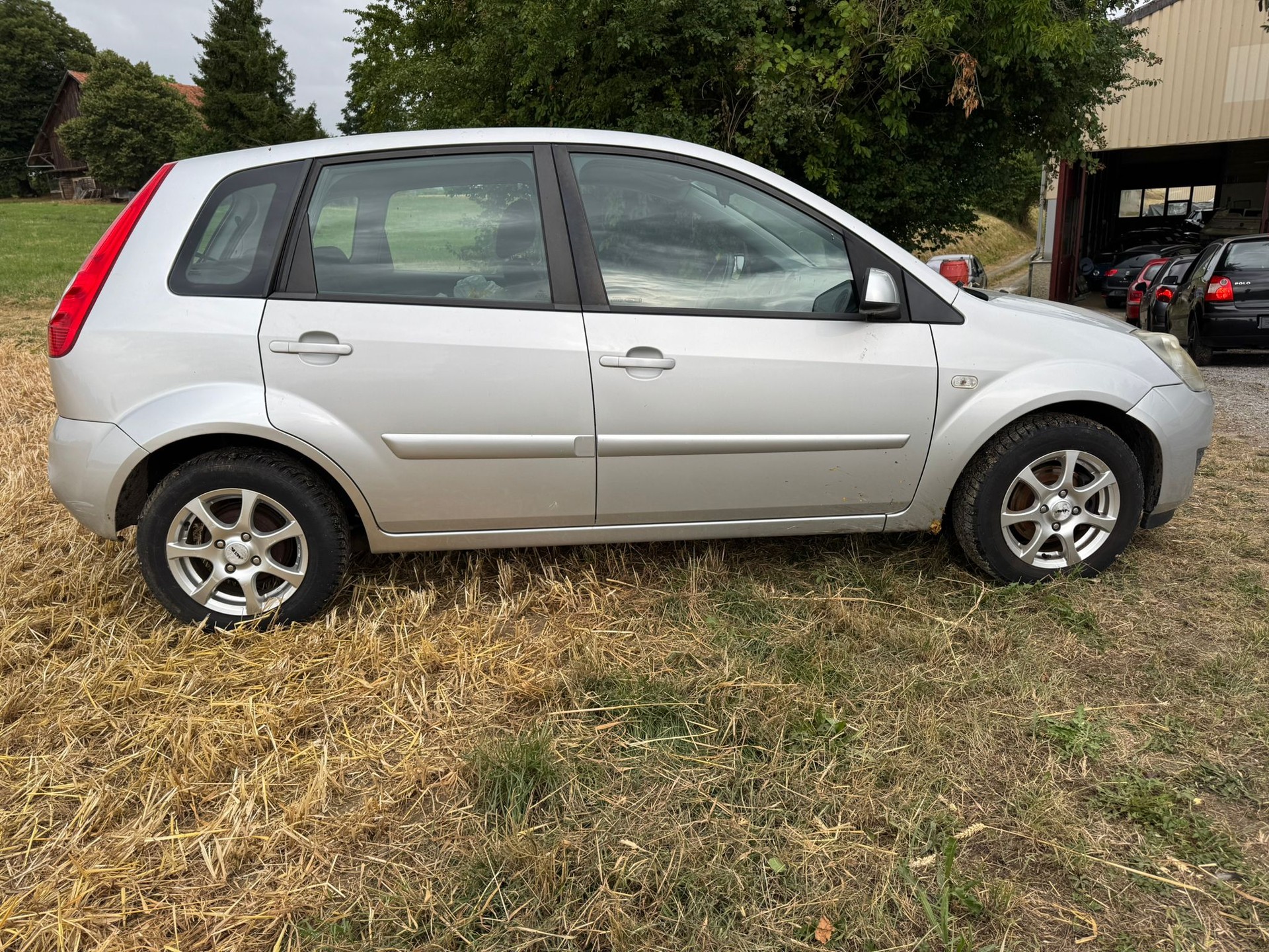 FORD Fiesta 1.4 16V Ambiente-image-4