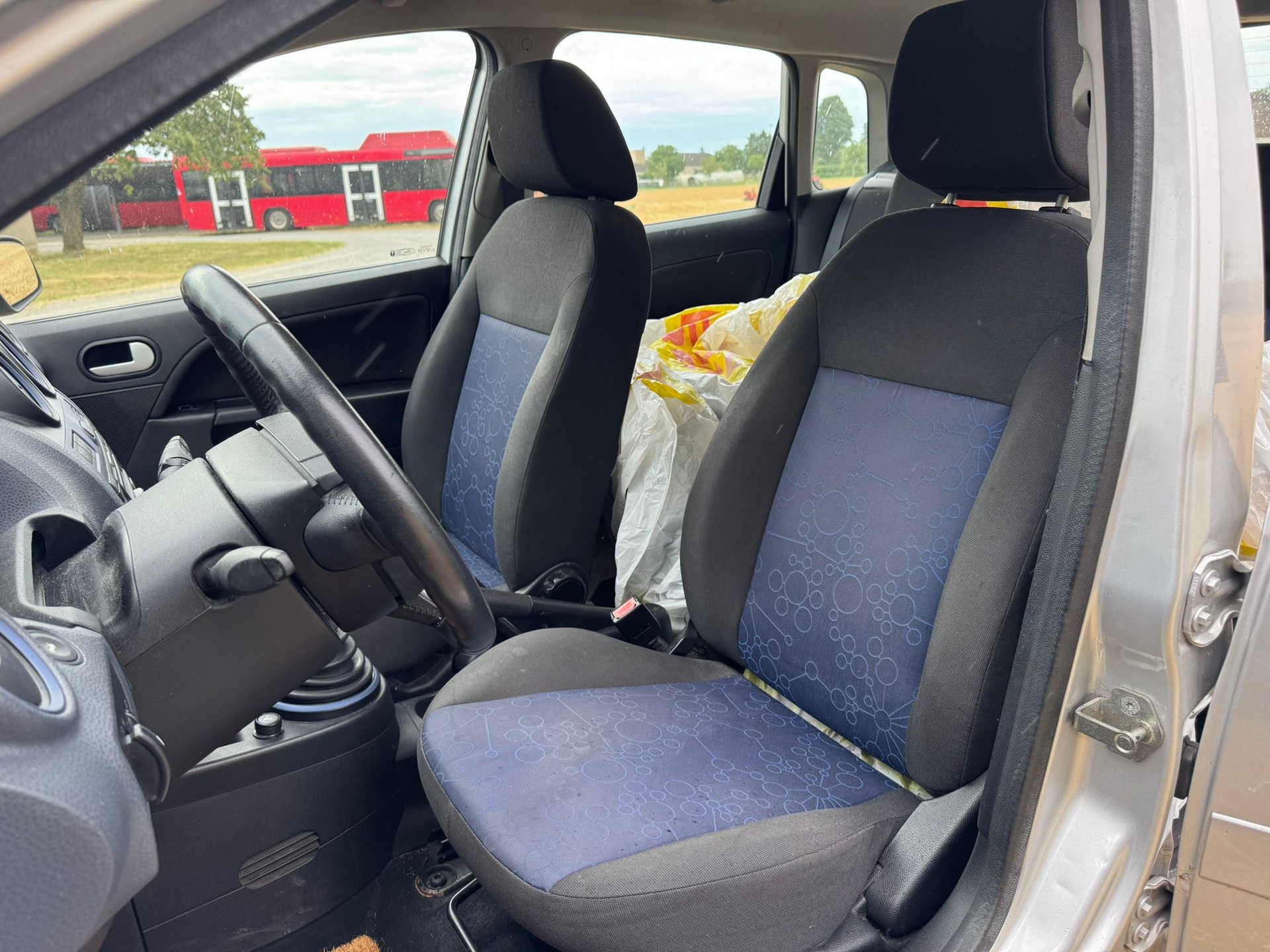 FORD Fiesta 1.4 16V Ambiente-image-11