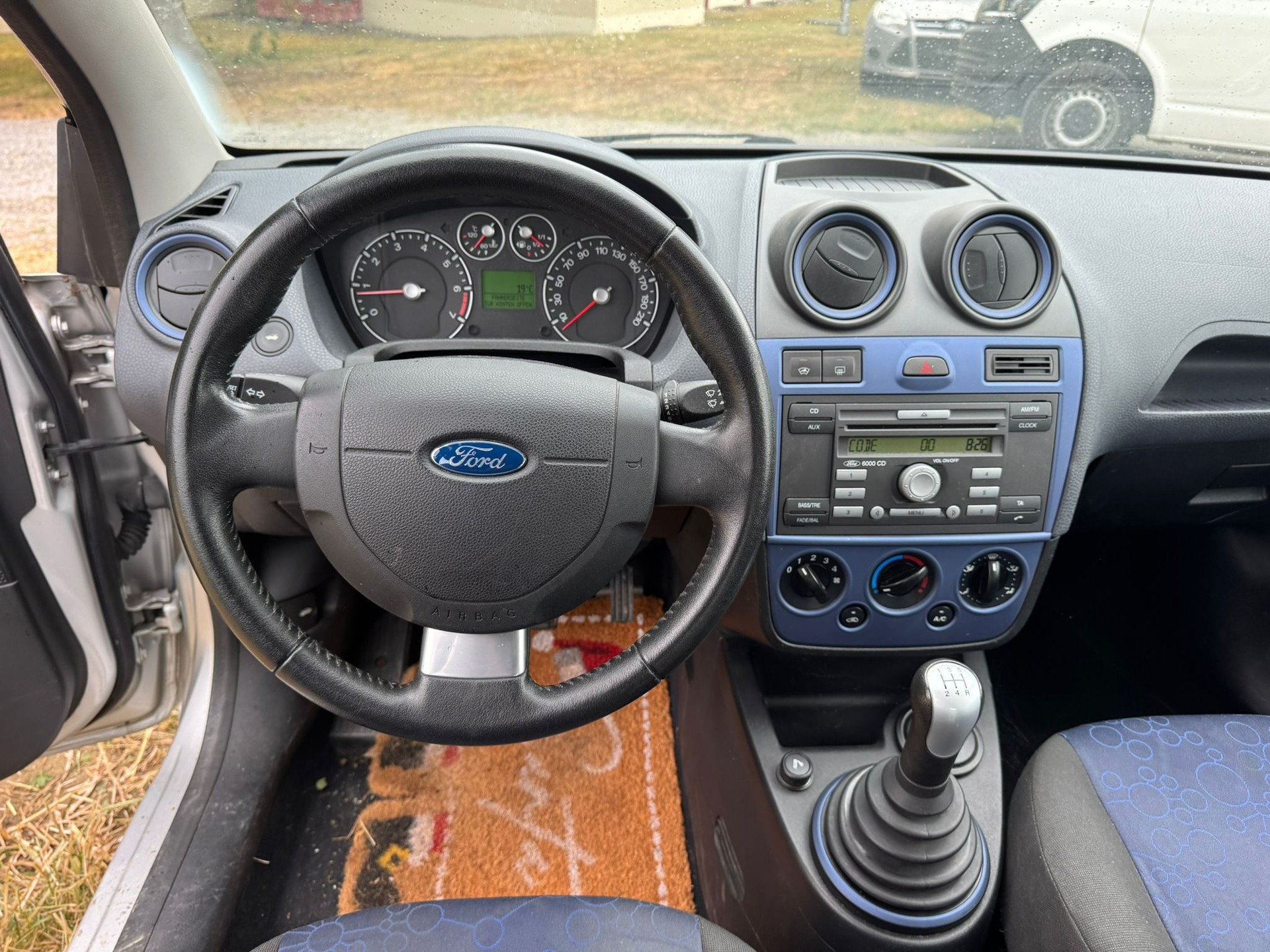 FORD Fiesta 1.4 16V Ambiente-image-9