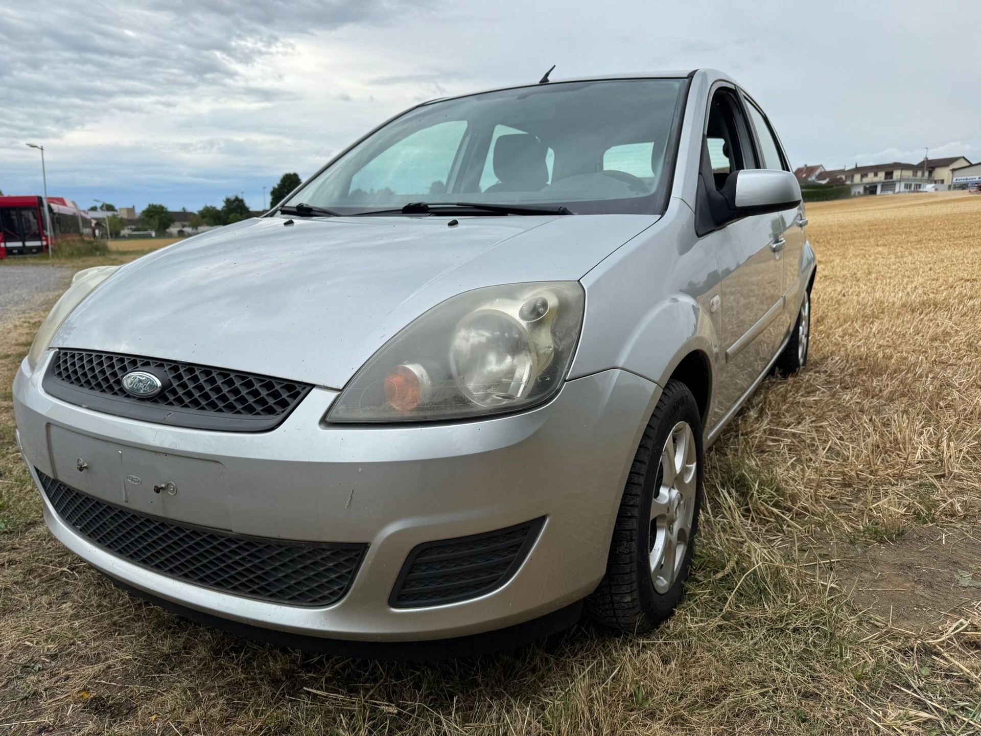 FORD Fiesta 1.4 16V Ambiente-image-0