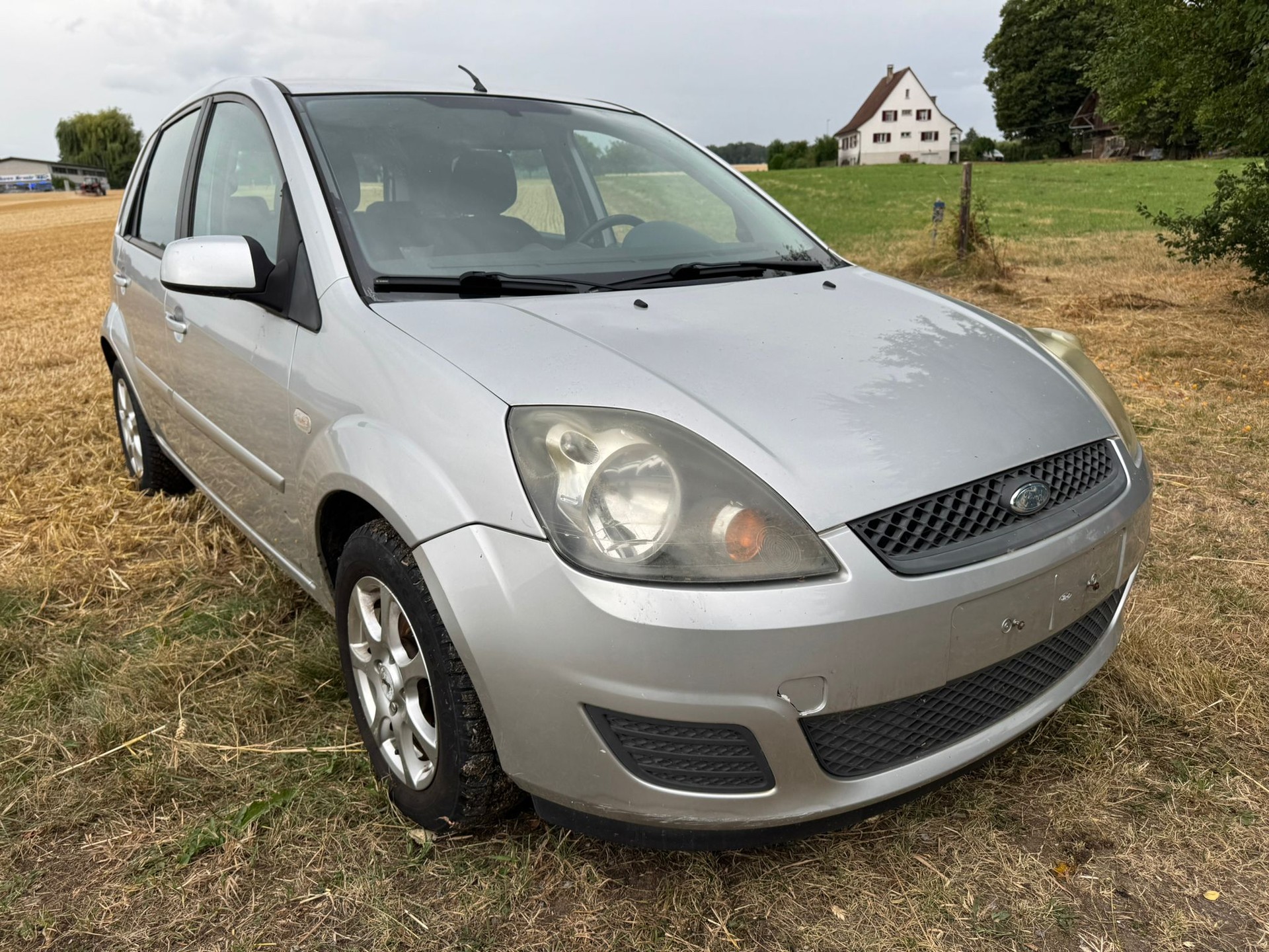 FORD Fiesta 1.4 16V Ambiente-image-2