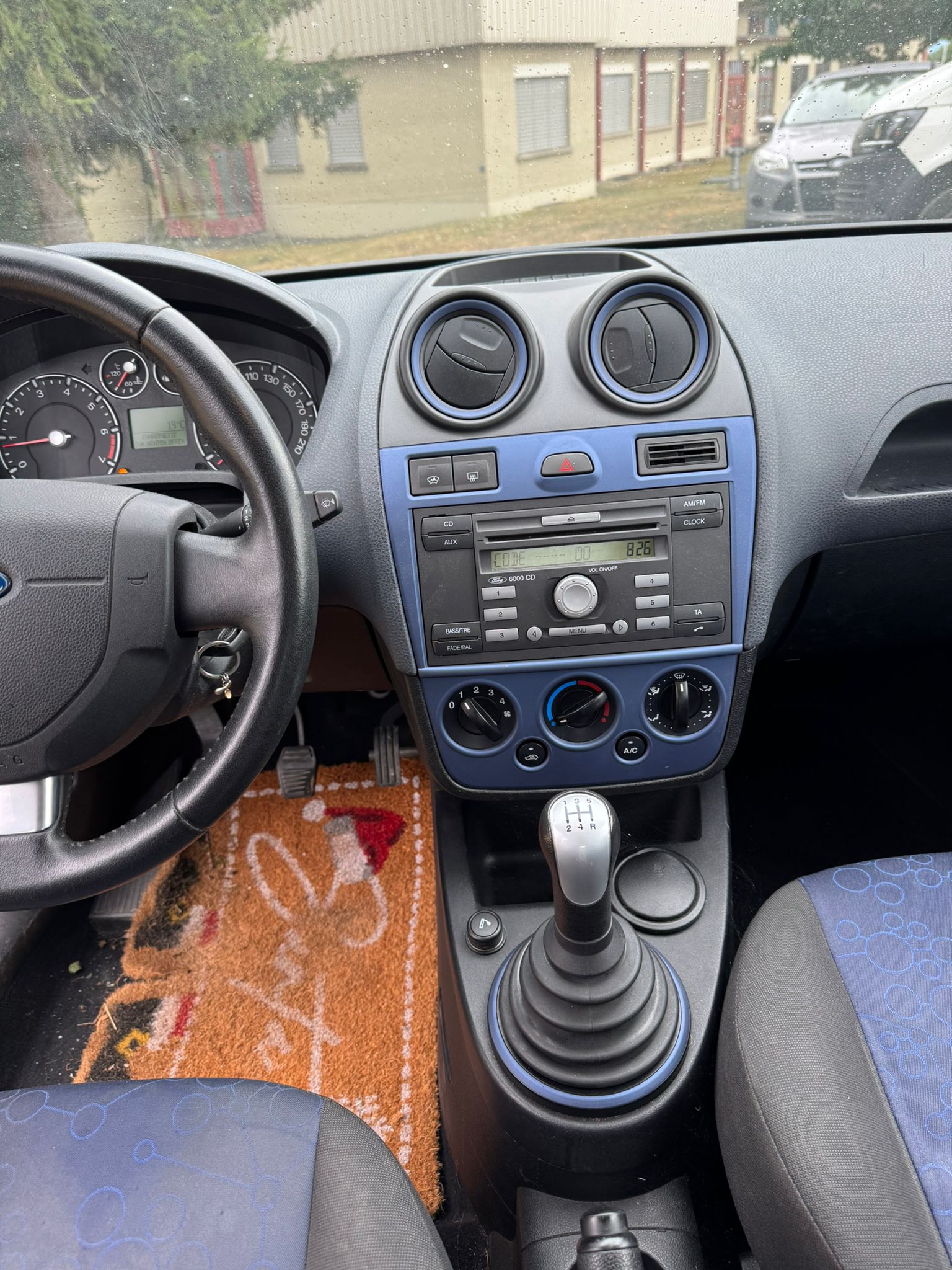 FORD Fiesta 1.4 16V Ambiente-image-10