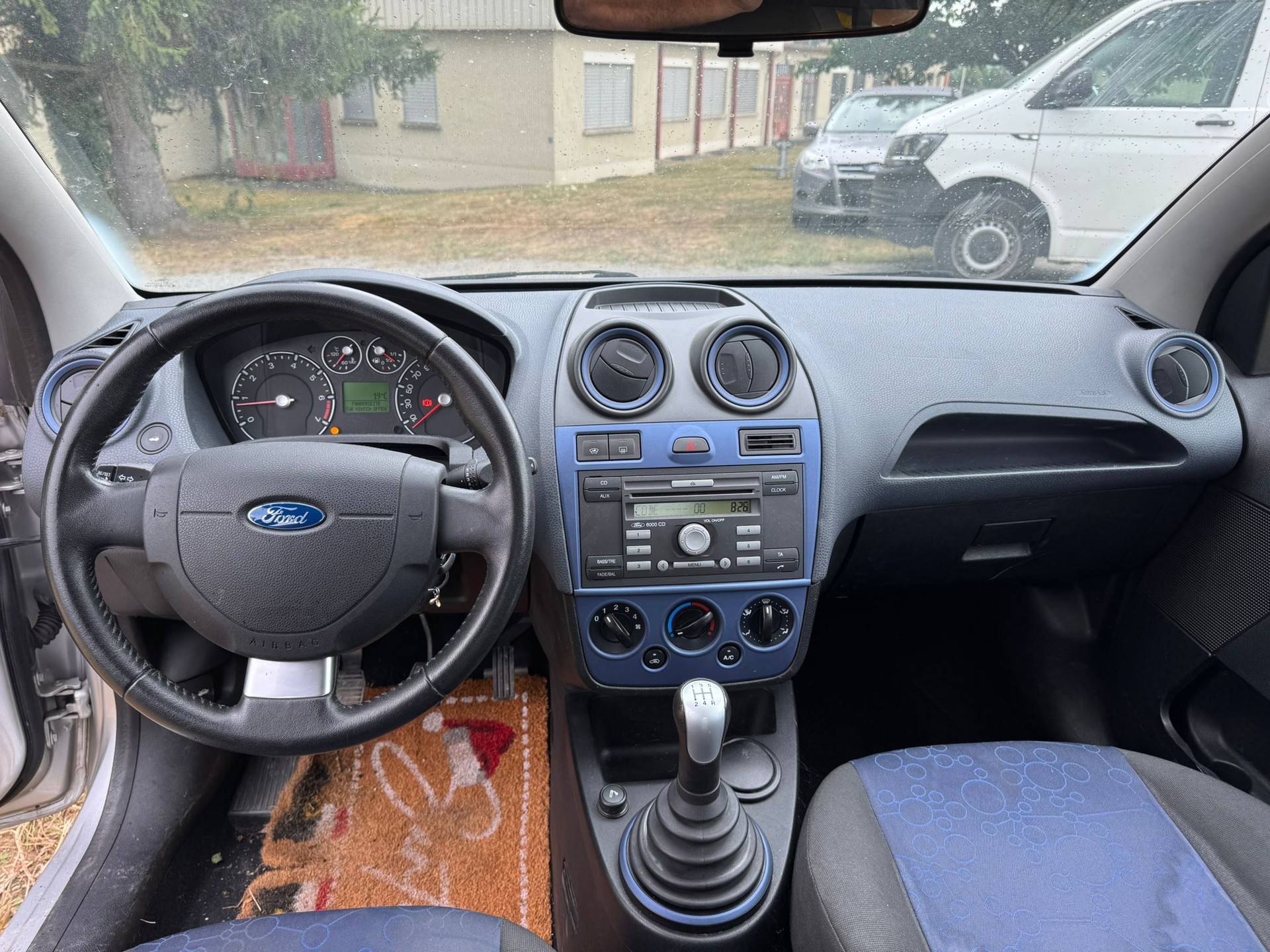 FORD Fiesta 1.4 16V Ambiente-image-8