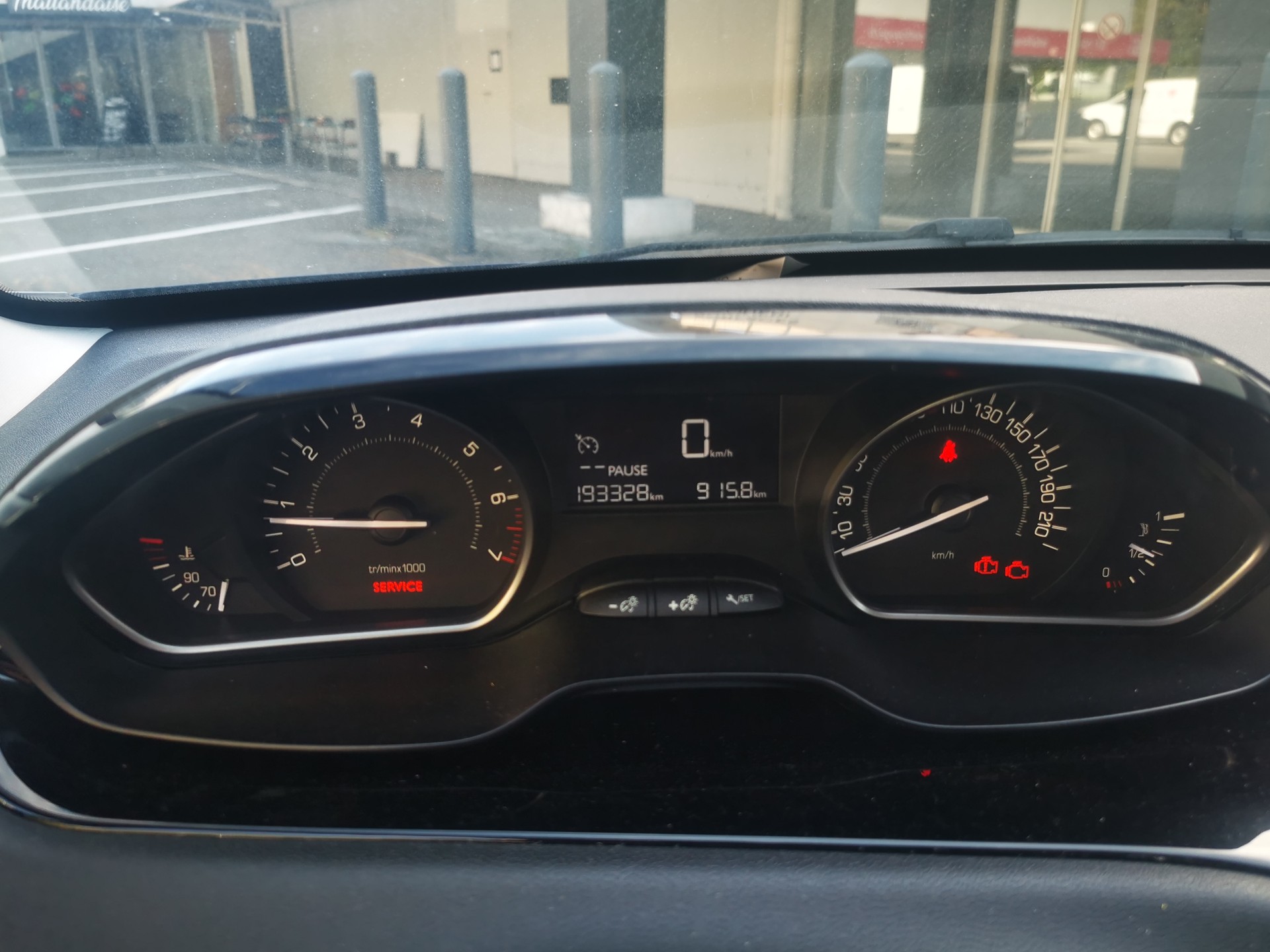 PEUGEOT 208 1.2 PureTech Access-image-13
