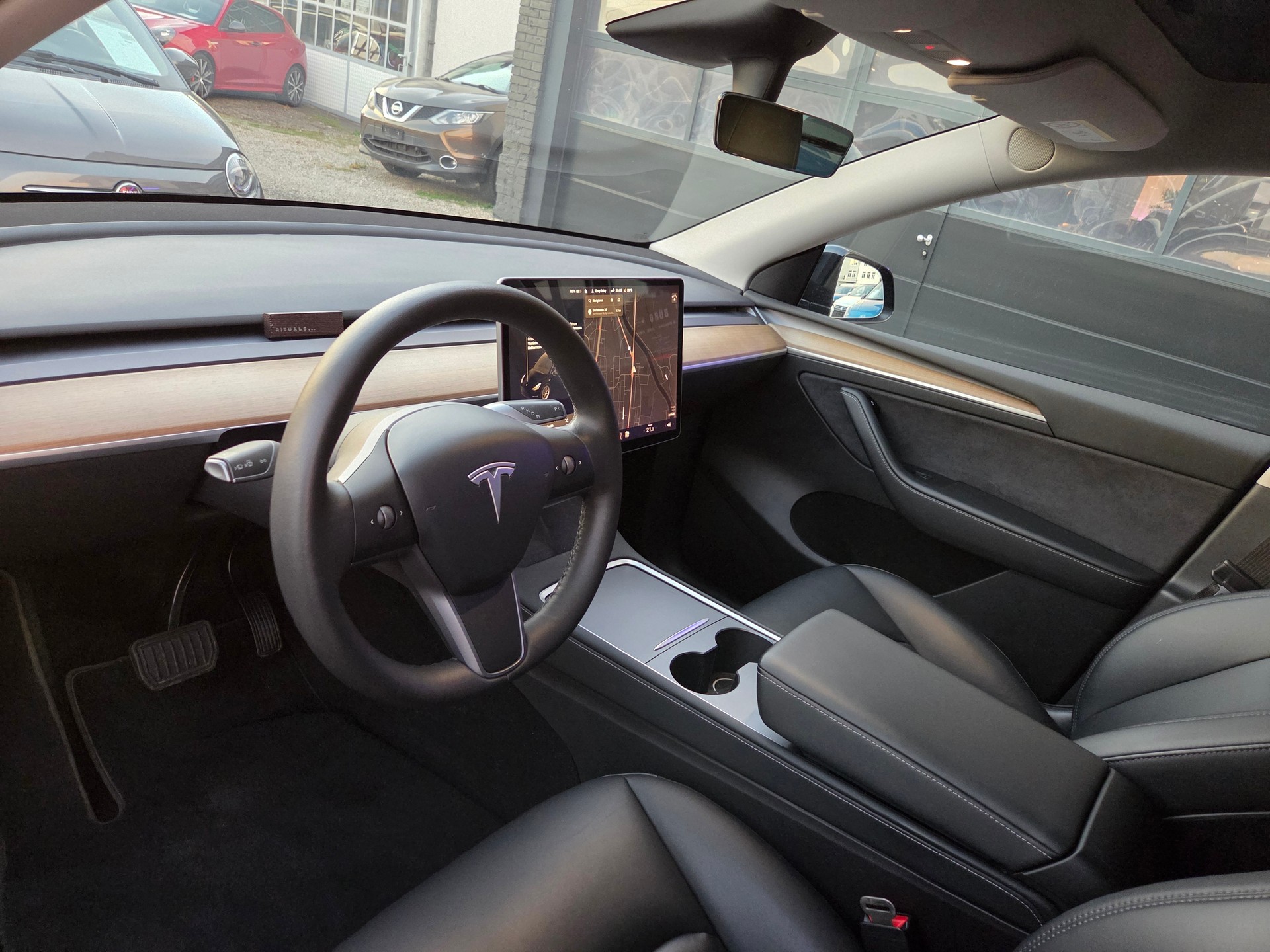 TESLA Model Y Long Range-image-11