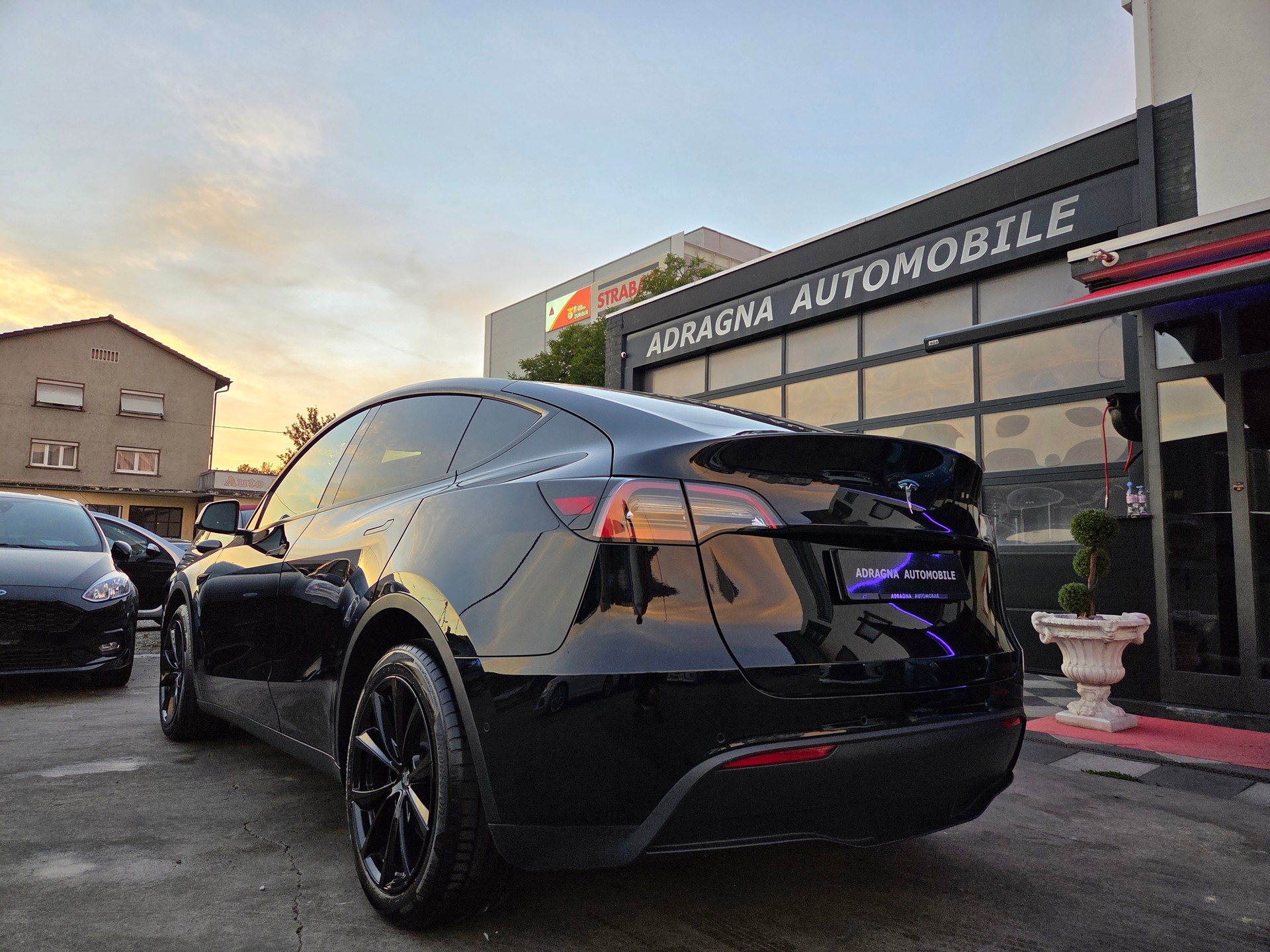 TESLA Model Y Long Range-image-5