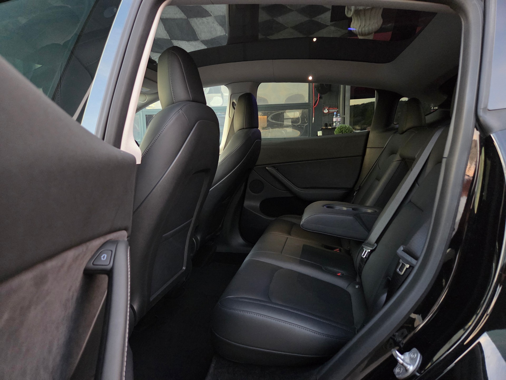 TESLA Model Y Long Range-image-14