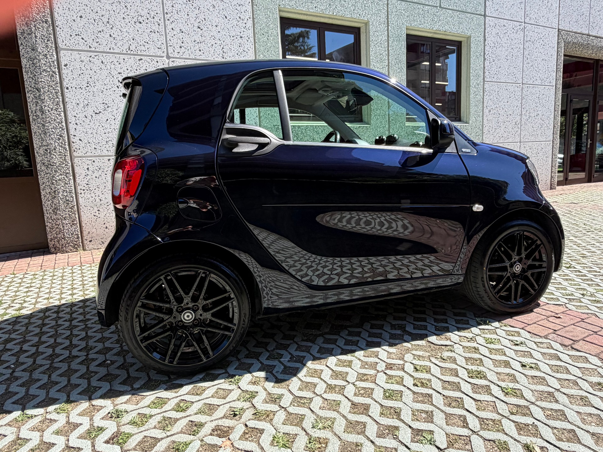 SMART fortwo Brabus twinmatic-image-2