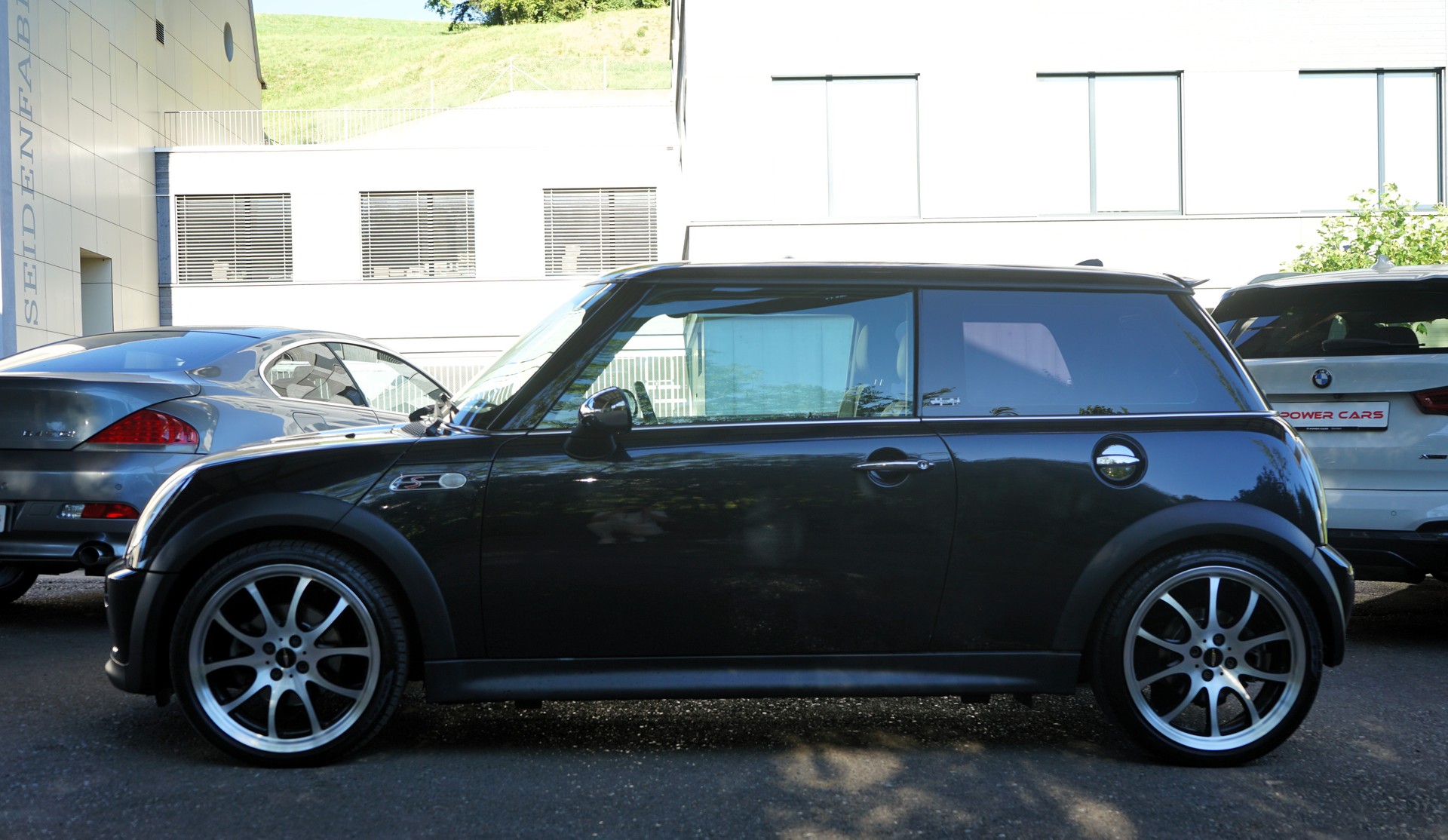 MINI Cooper S-showroom-element-2