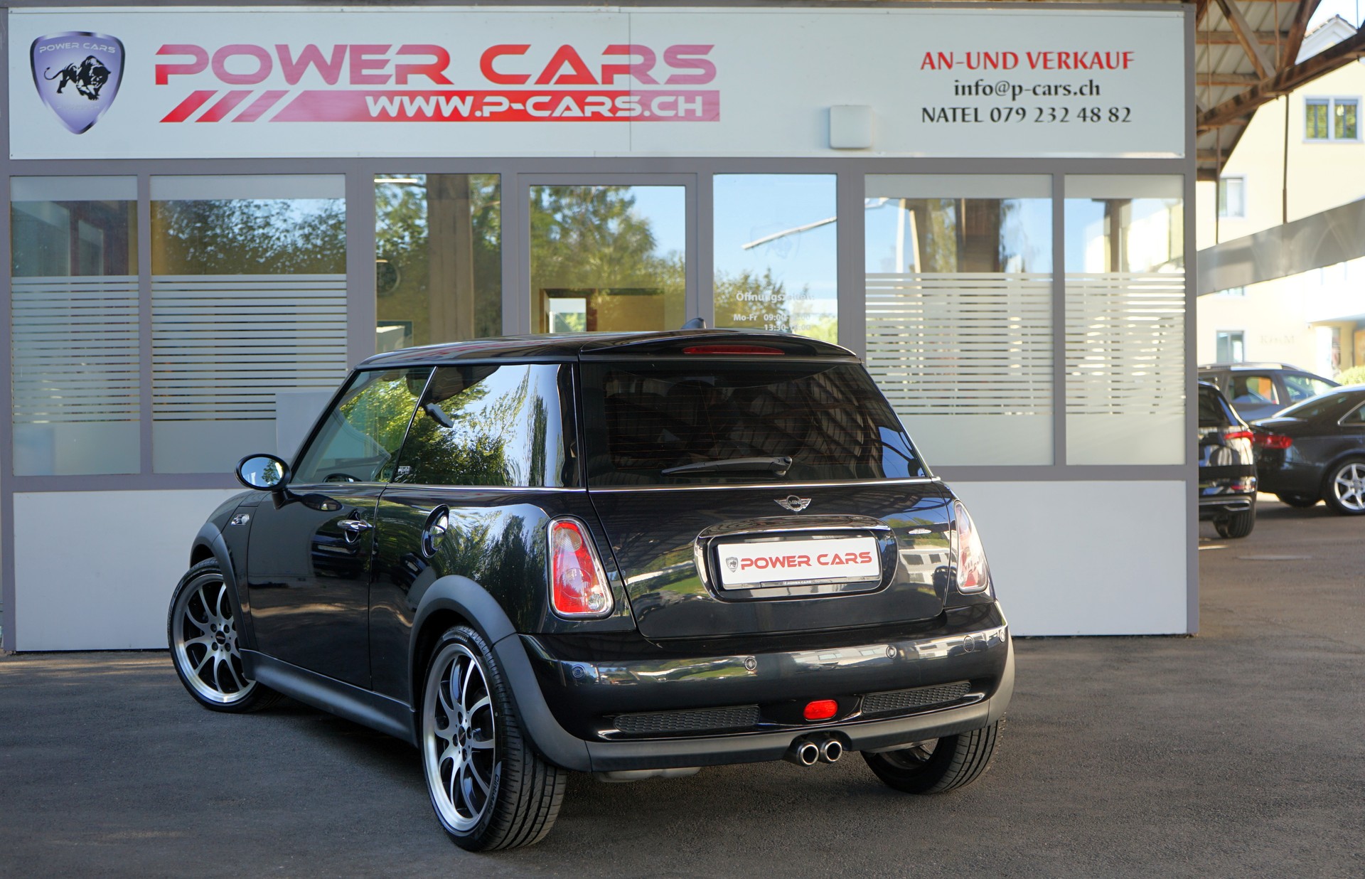 MINI Cooper S-showroom-element-1