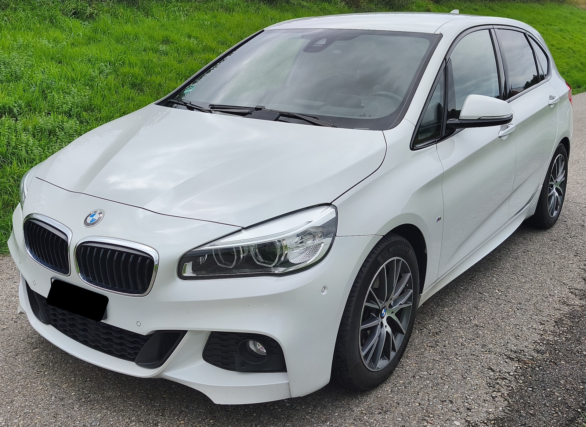 BMW 220d xDrive-image-0