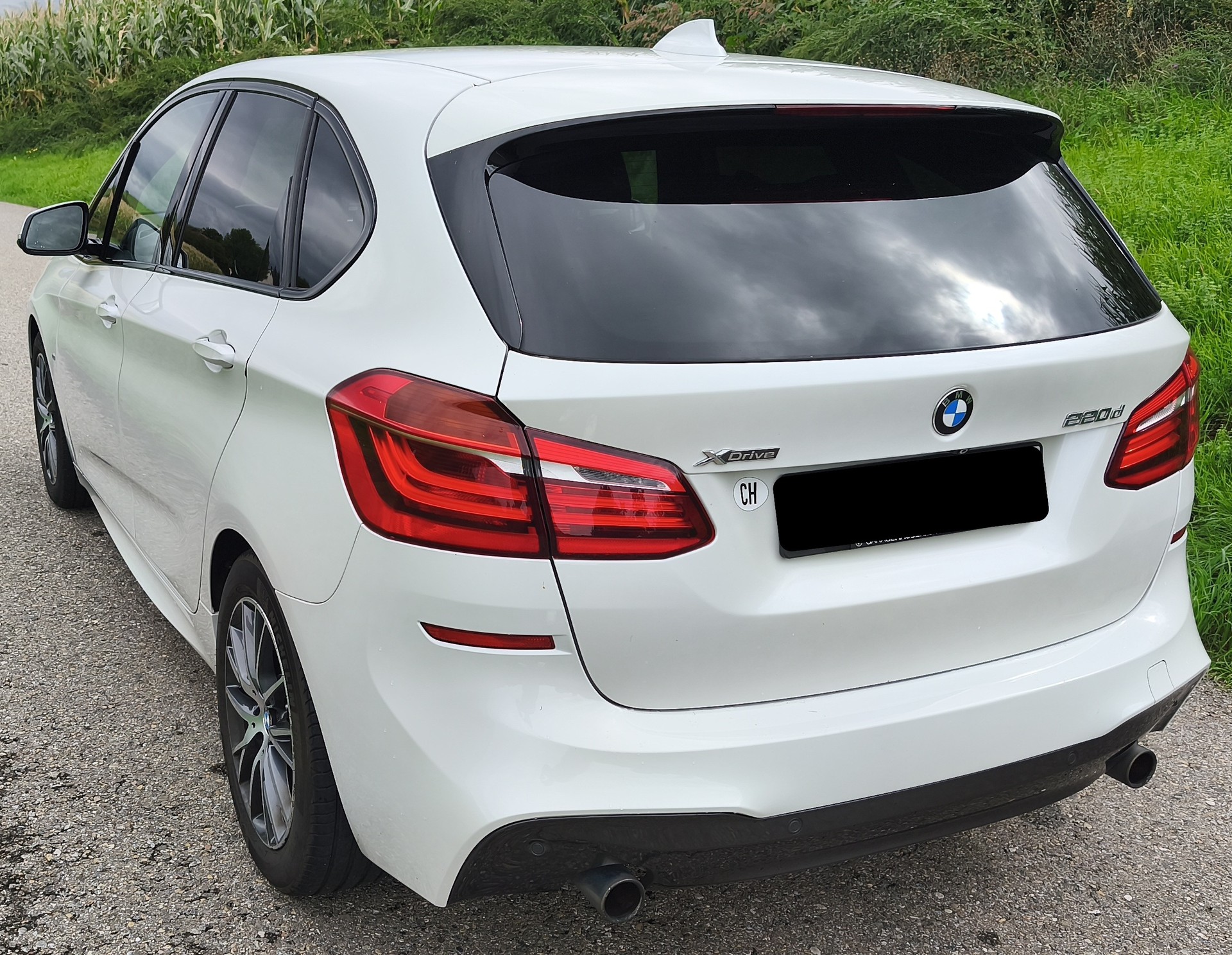 BMW 220d xDrive-image-4