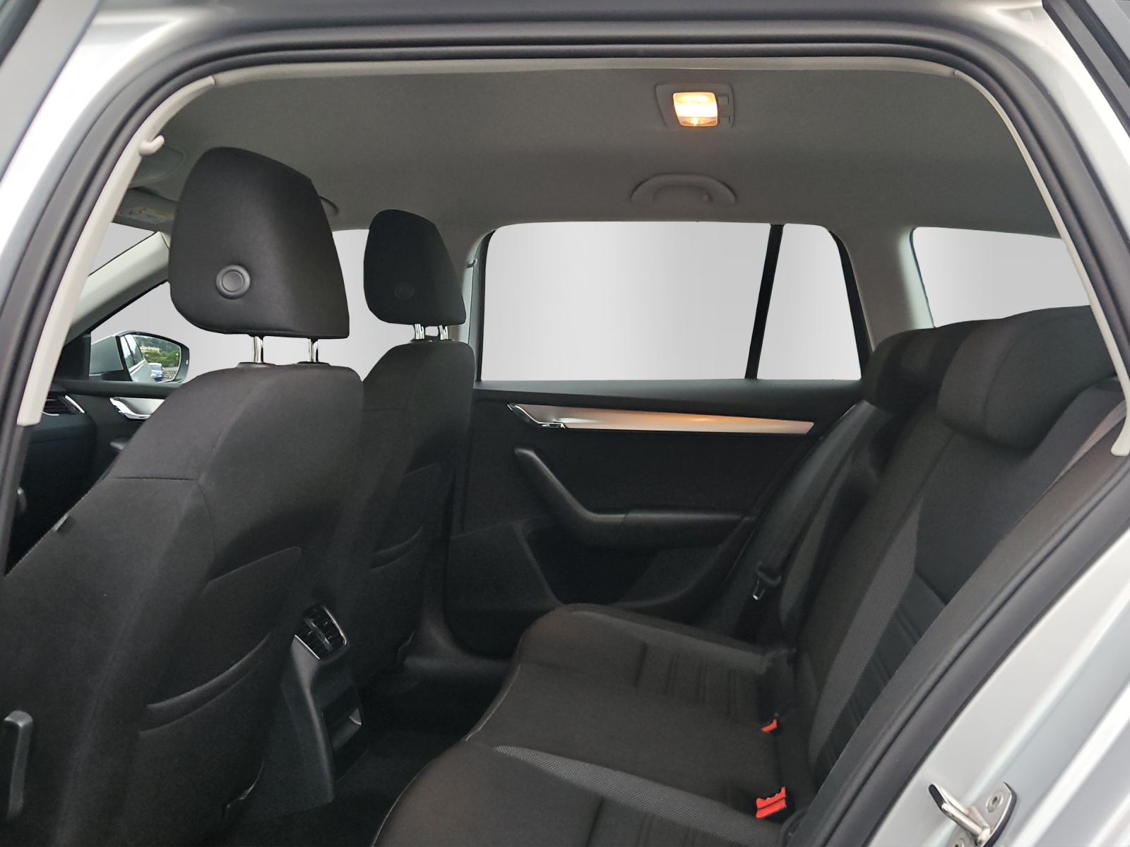 SKODA Octavia Combi 2.0 TSI Ambition 4x4 DSG-image-6