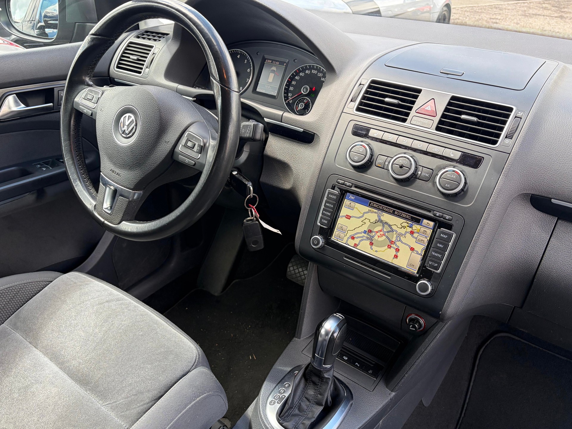 VW Touran 1.4 TSI Highline DSG-image-11