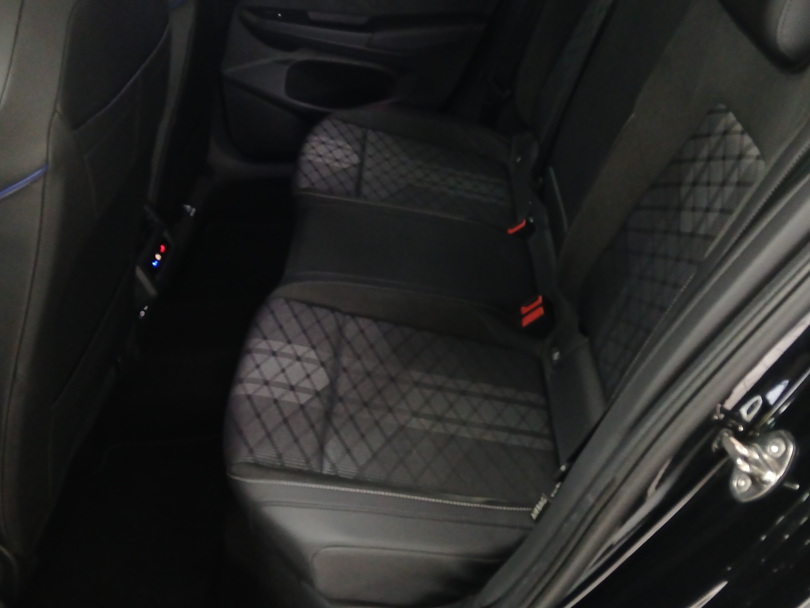 VW Golf Variant 2.0 TSI R-Line DSG 4 Motion-image-11