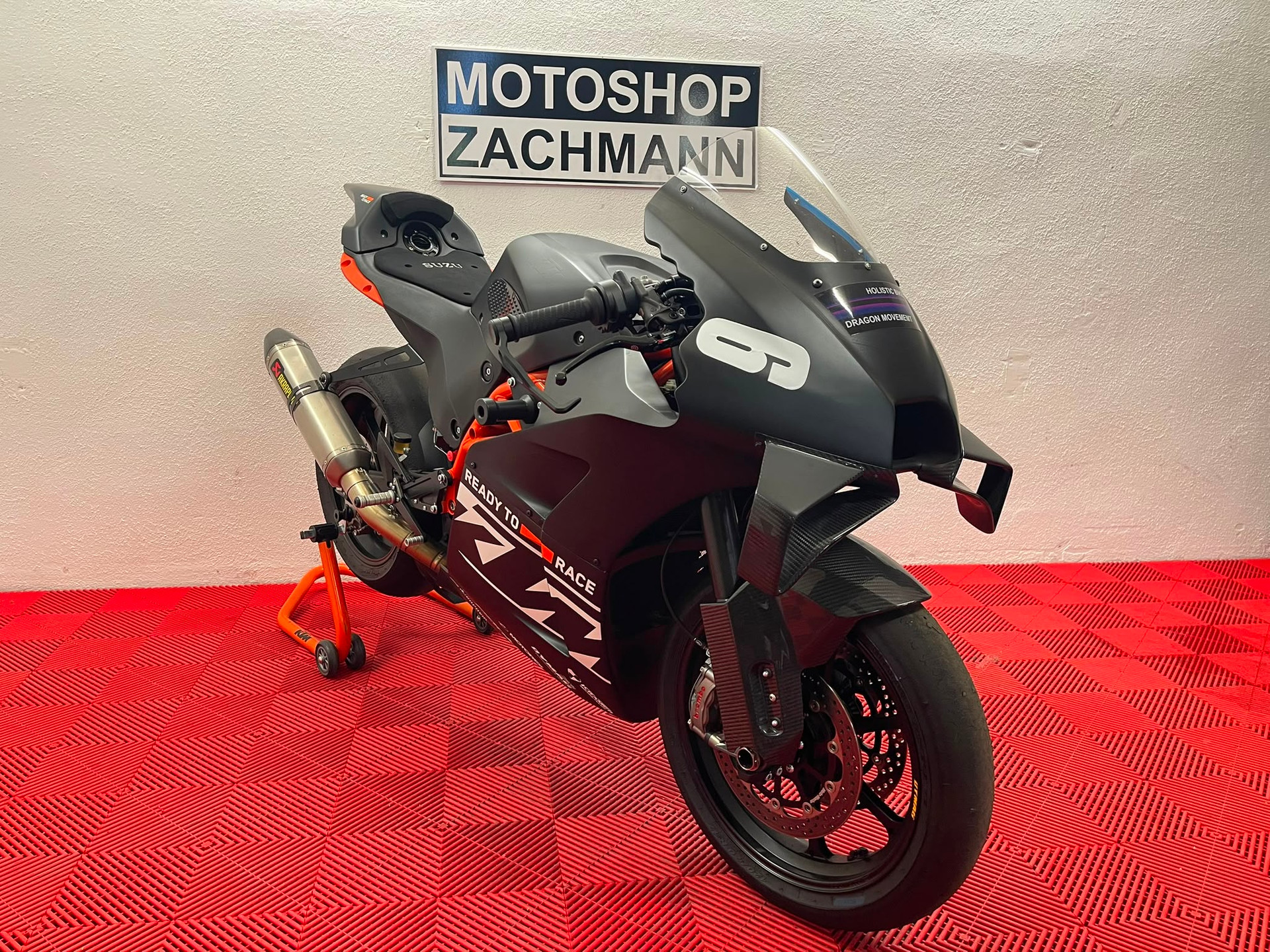 KTM RC8 C-showroom-element-1