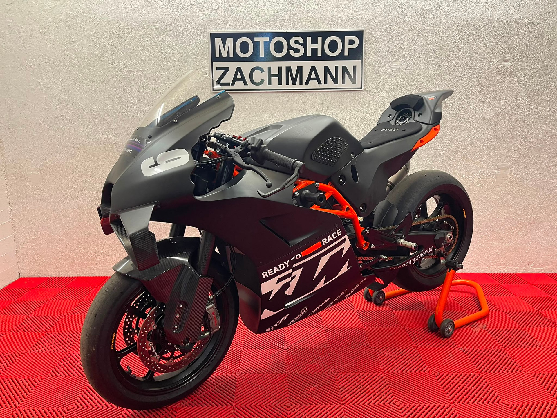 KTM RC8 C-showroom-element-2