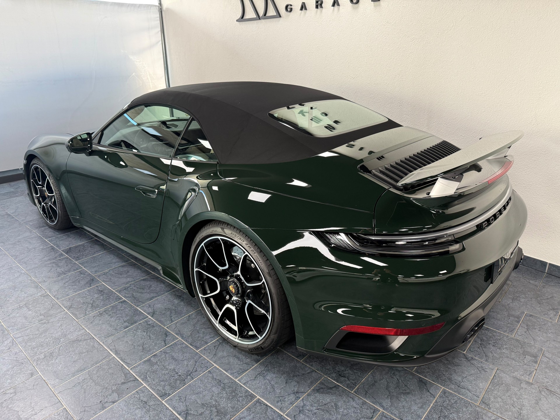 PORSCHE 911 Turbo S Cabriolet PDK-image-5