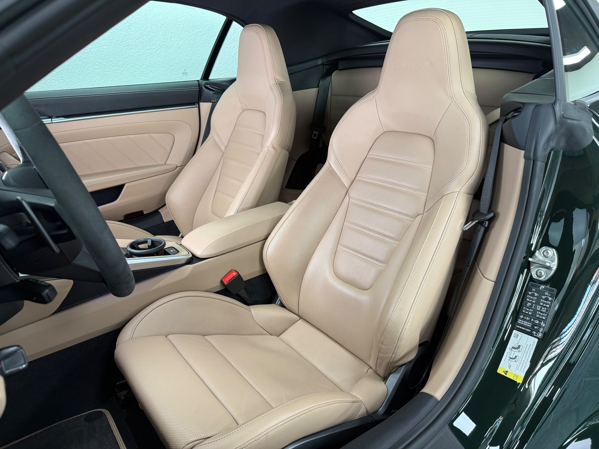 PORSCHE 911 Turbo S Cabriolet PDK-image-17