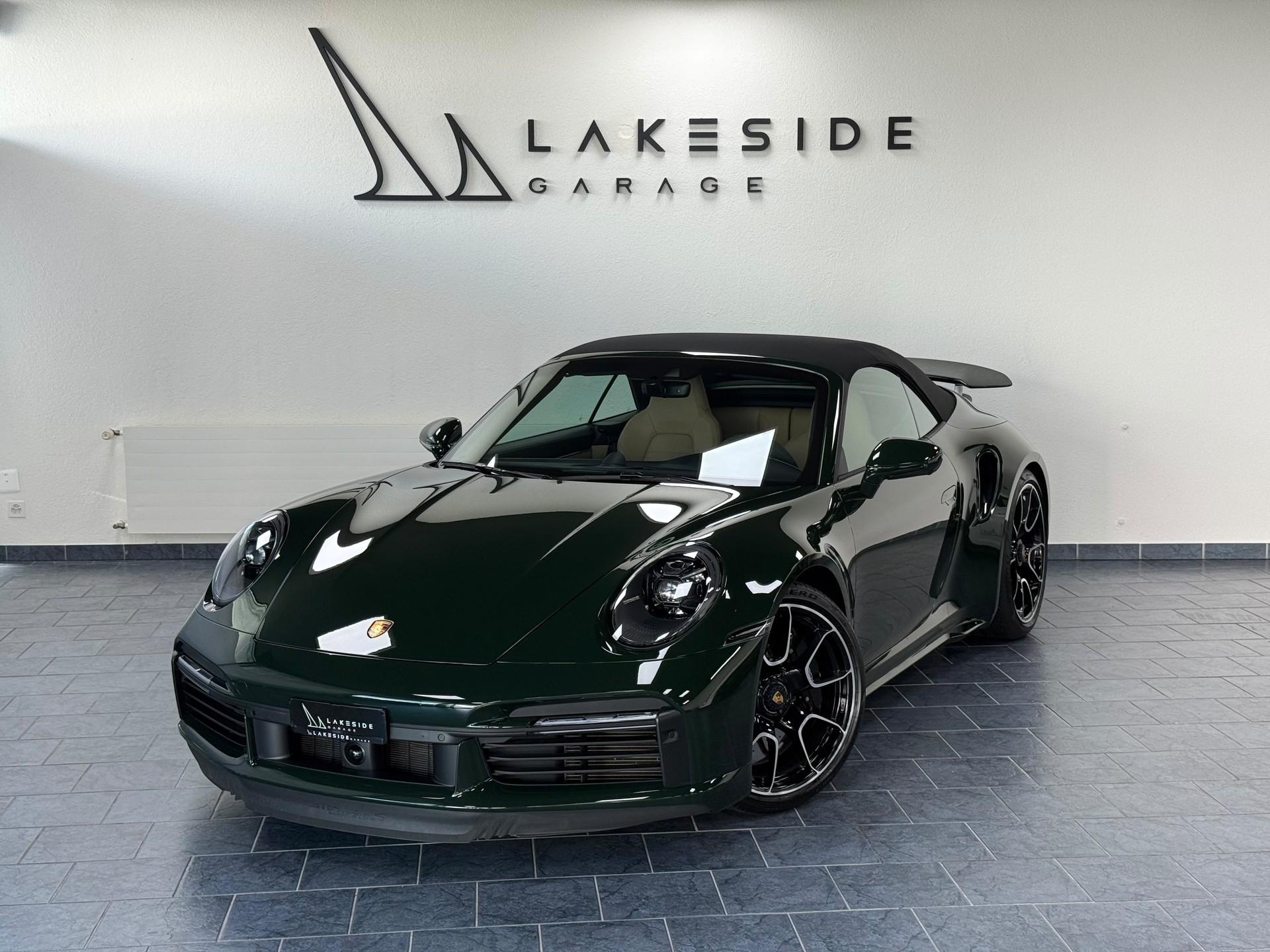 PORSCHE 911 Turbo S Cabriolet PDK-image-8