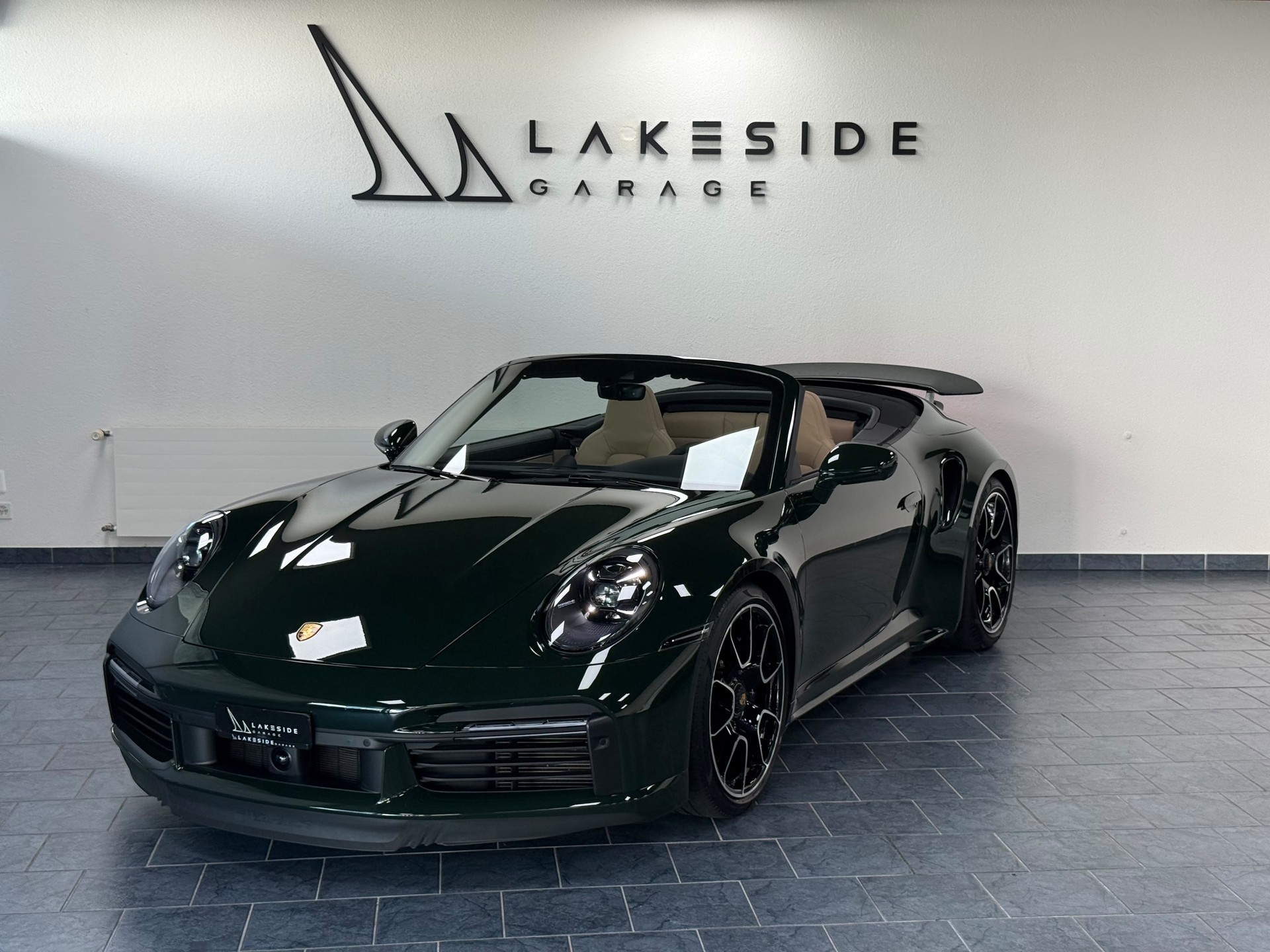 PORSCHE 911 Turbo S Cabriolet PDK-image-7