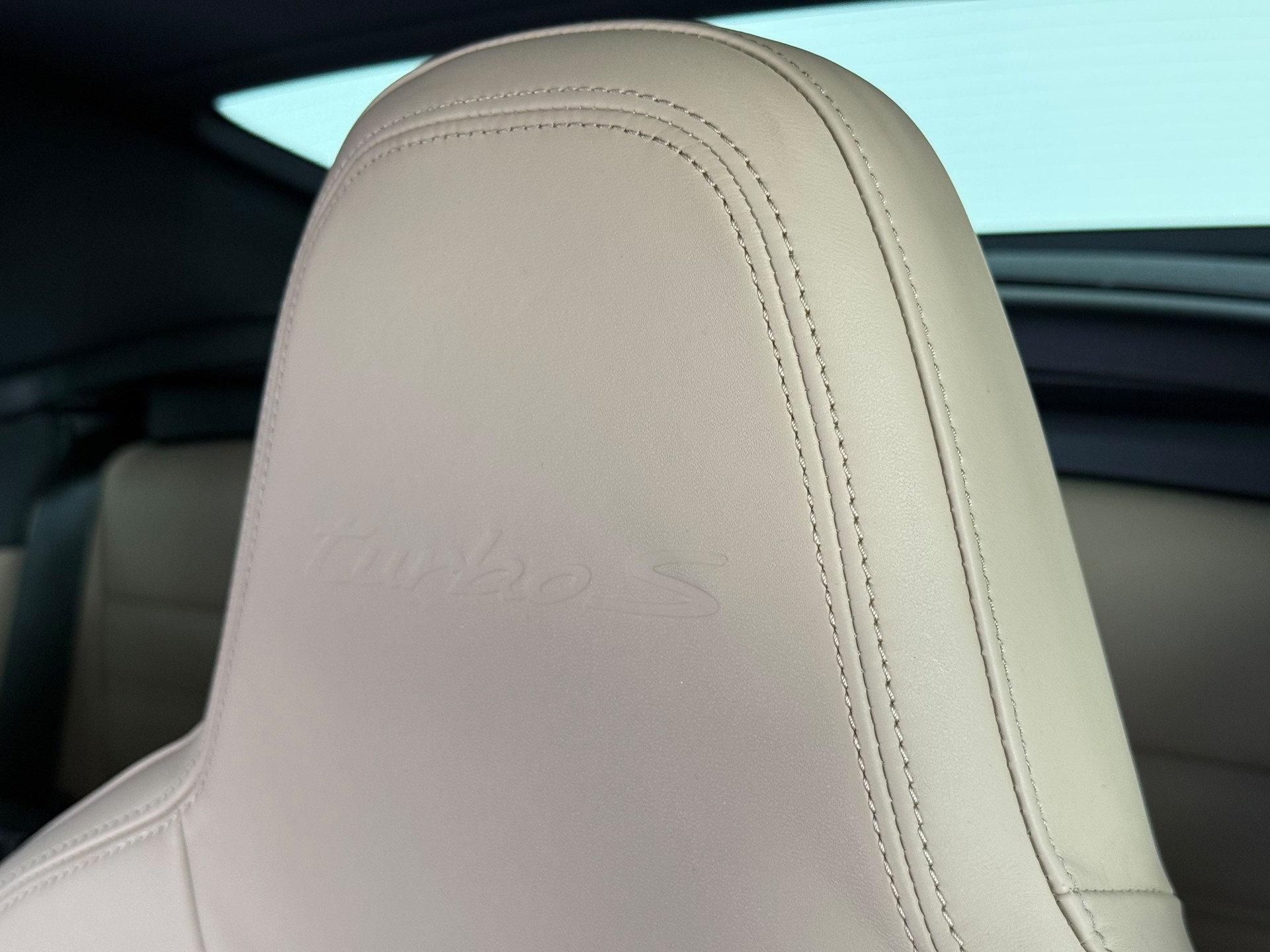 PORSCHE 911 Turbo S Cabriolet PDK-image-18
