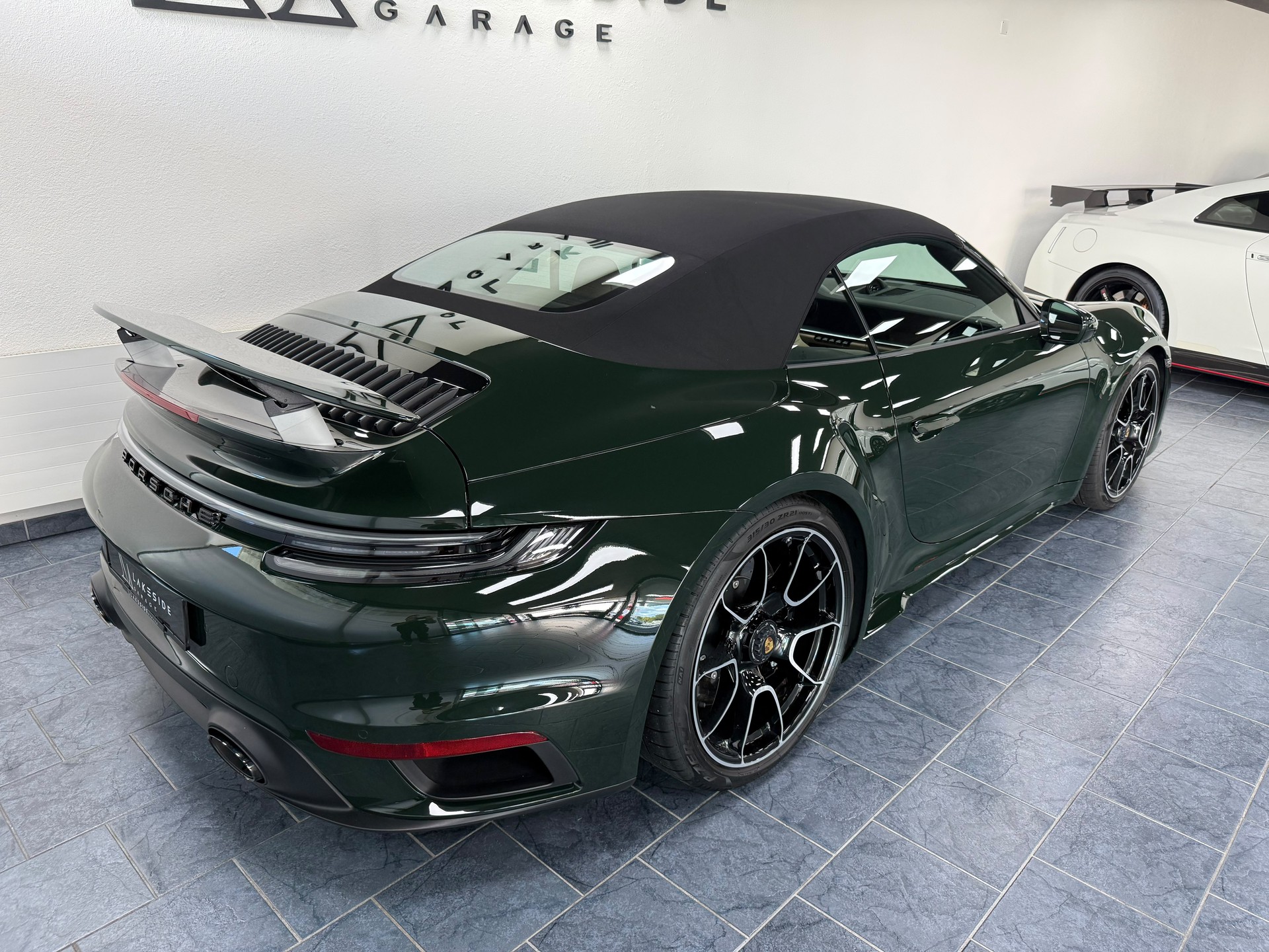 PORSCHE 911 Turbo S Cabriolet PDK-image-3