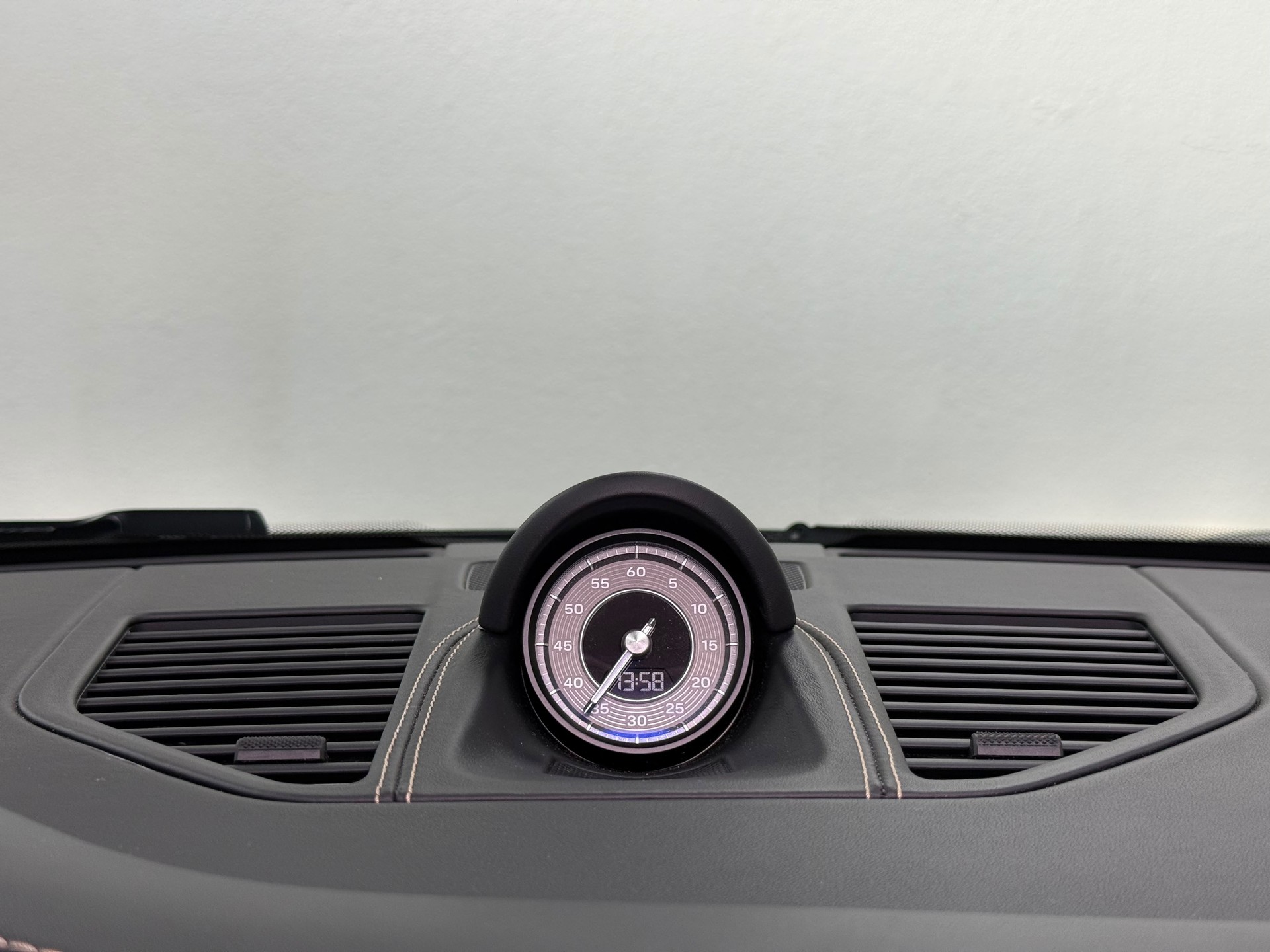 PORSCHE 911 Turbo S Cabriolet PDK-image-27